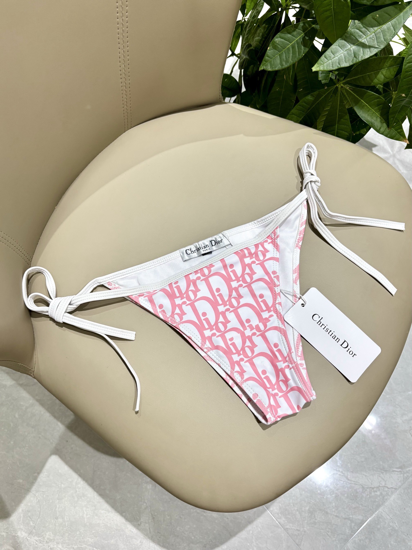 迪奥比基尼😍🥰适合多种场景的游泳衣🏊‍♀️海边 游泳池 温泉 水上乐园 漂流都可以😌内搭也完全可以 连体