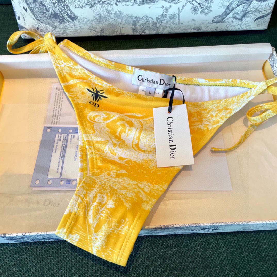 迪奥比基尼😍🥰适合多种场景的游泳衣🏊‍♀️海边 游泳池 温泉 水上乐园 漂流都可以😌内搭也完全可以 连体