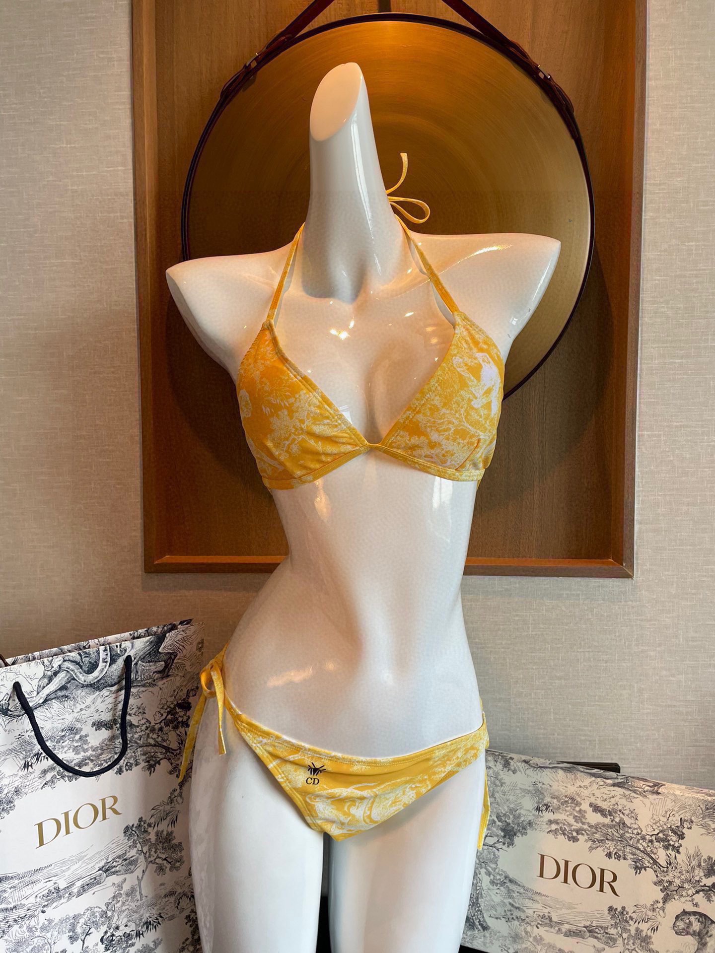 迪奥比基尼😍🥰适合多种场景的游泳衣🏊‍♀️海边 游泳池 温泉 水上乐园 漂流都可以😌内搭也完全可以 连体