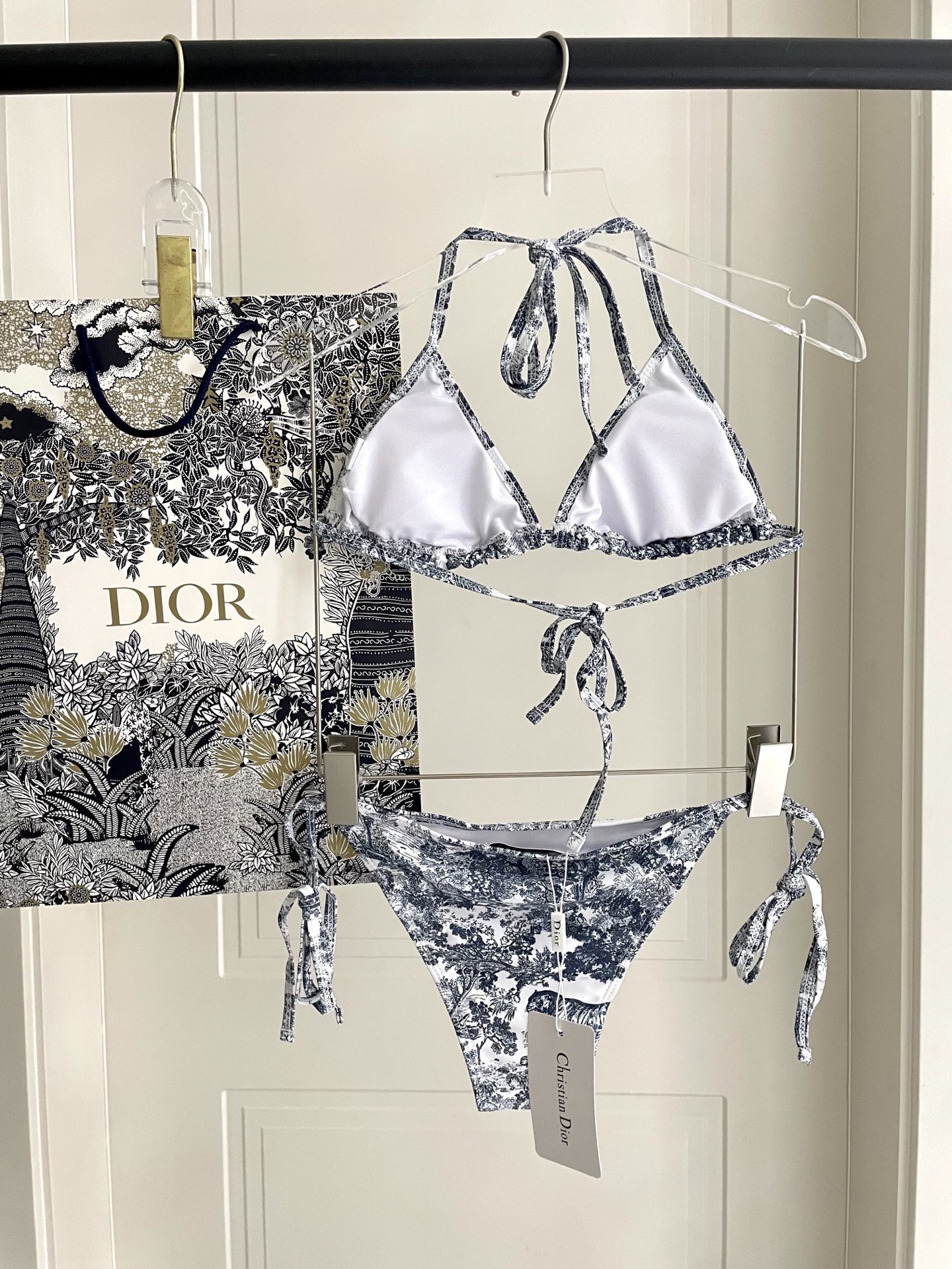 Dior新款泳衣 三件套简单大气 适合多种场景的游泳衣🏊‍♀️海边 游泳池 温泉 水上乐园 漂流都可以😌