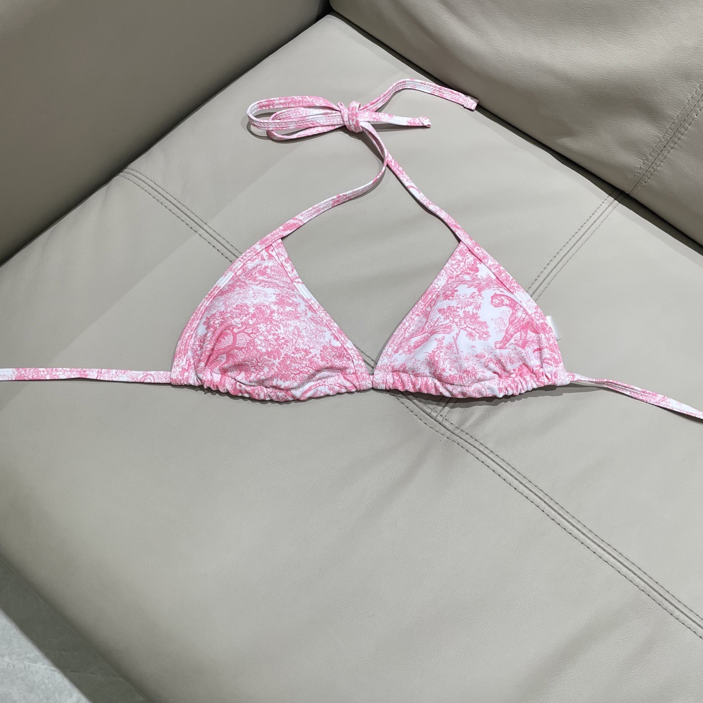 Dior新款泳衣 三件套简单大气 适合多种场景的游泳衣🏊‍♀️海边 游泳池 温泉 水上乐园 漂流都可以😌