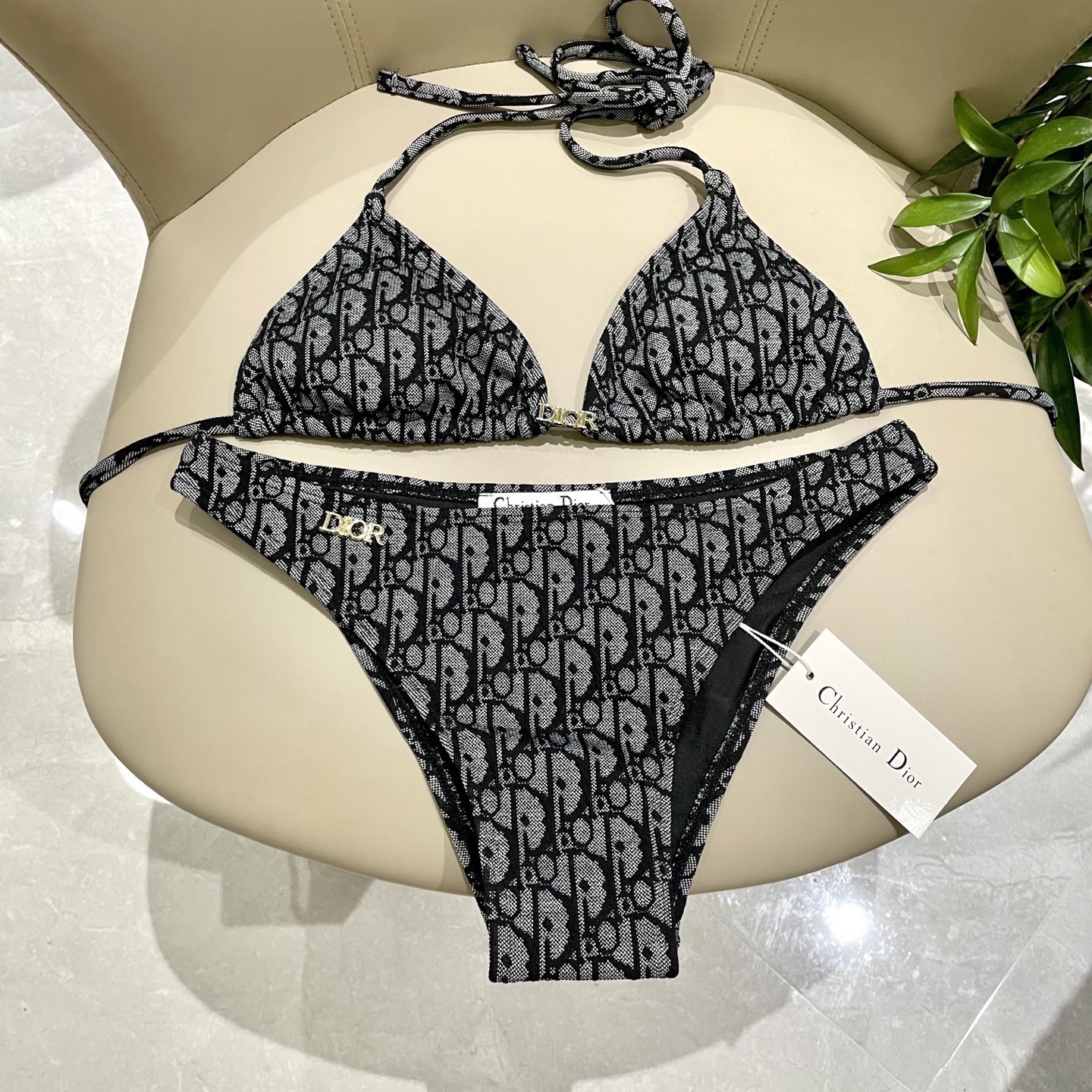 迪奥比基尼😍🥰适合多种场景的游泳衣🏊‍♀️海边 游泳池 温泉 水上乐园 漂流都可以😌内搭也完全可以 连体
