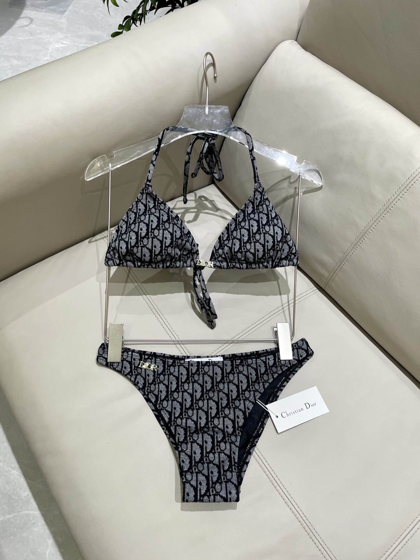 迪奥比基尼😍🥰适合多种场景的游泳衣🏊‍♀️海边 游泳池 温泉 水上乐园 漂流都可以😌内搭也完全可以 连体