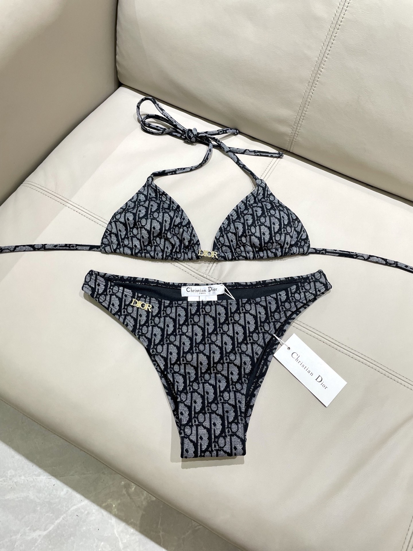 迪奥比基尼😍🥰适合多种场景的游泳衣🏊‍♀️海边 游泳池 温泉 水上乐园 漂流都可以😌内搭也完全可以 连体