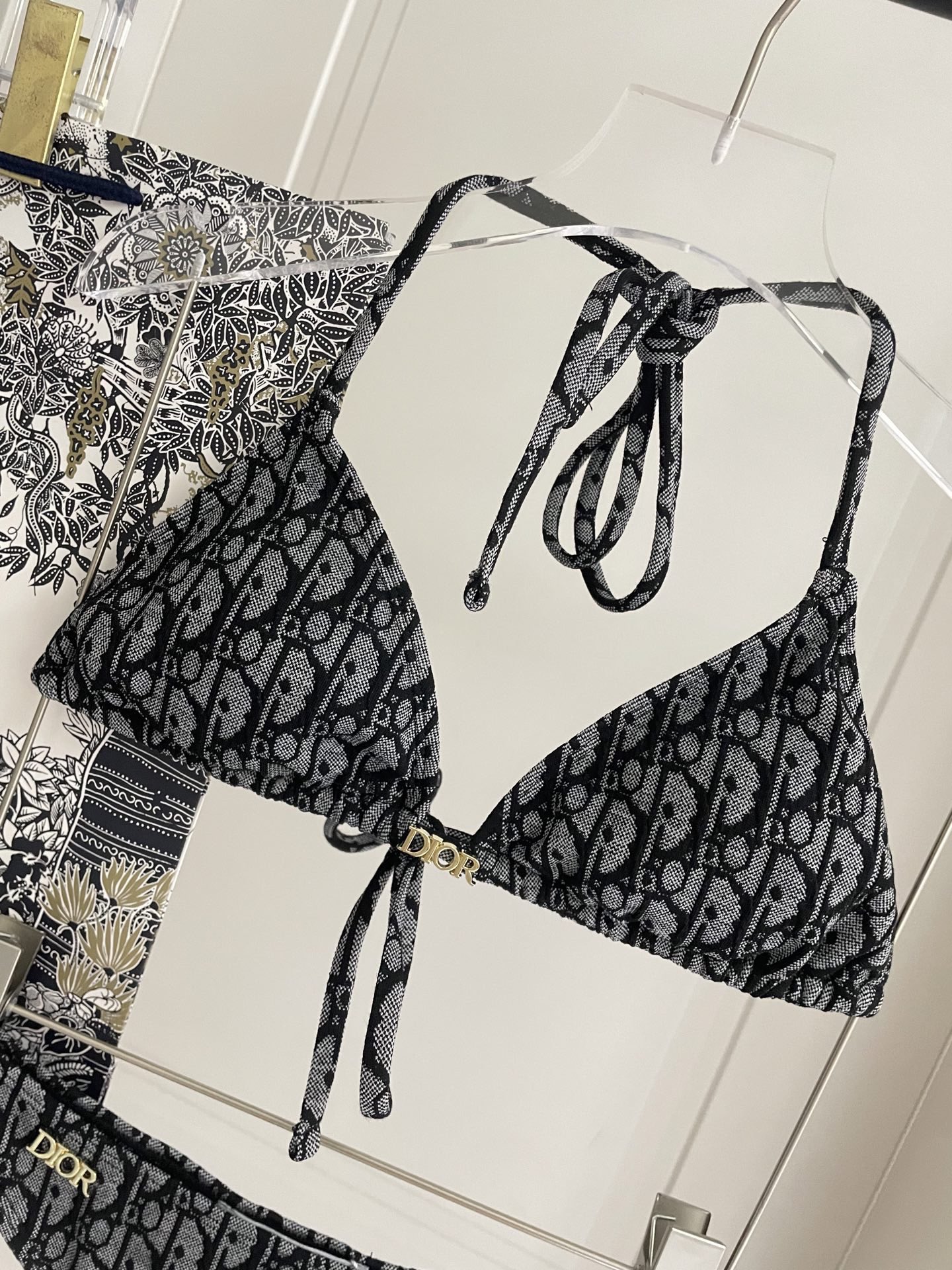迪奥比基尼😍🥰适合多种场景的游泳衣🏊‍♀️海边 游泳池 温泉 水上乐园 漂流都可以😌内搭也完全可以 连体