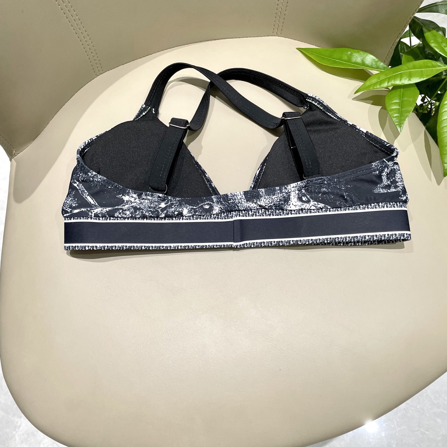 迪奥新款分体 时尚潮流款 😍🥰适合多种场景的游泳衣🏊‍♀️海边 游泳池 温泉 水上乐园 漂流都可以😌内搭
