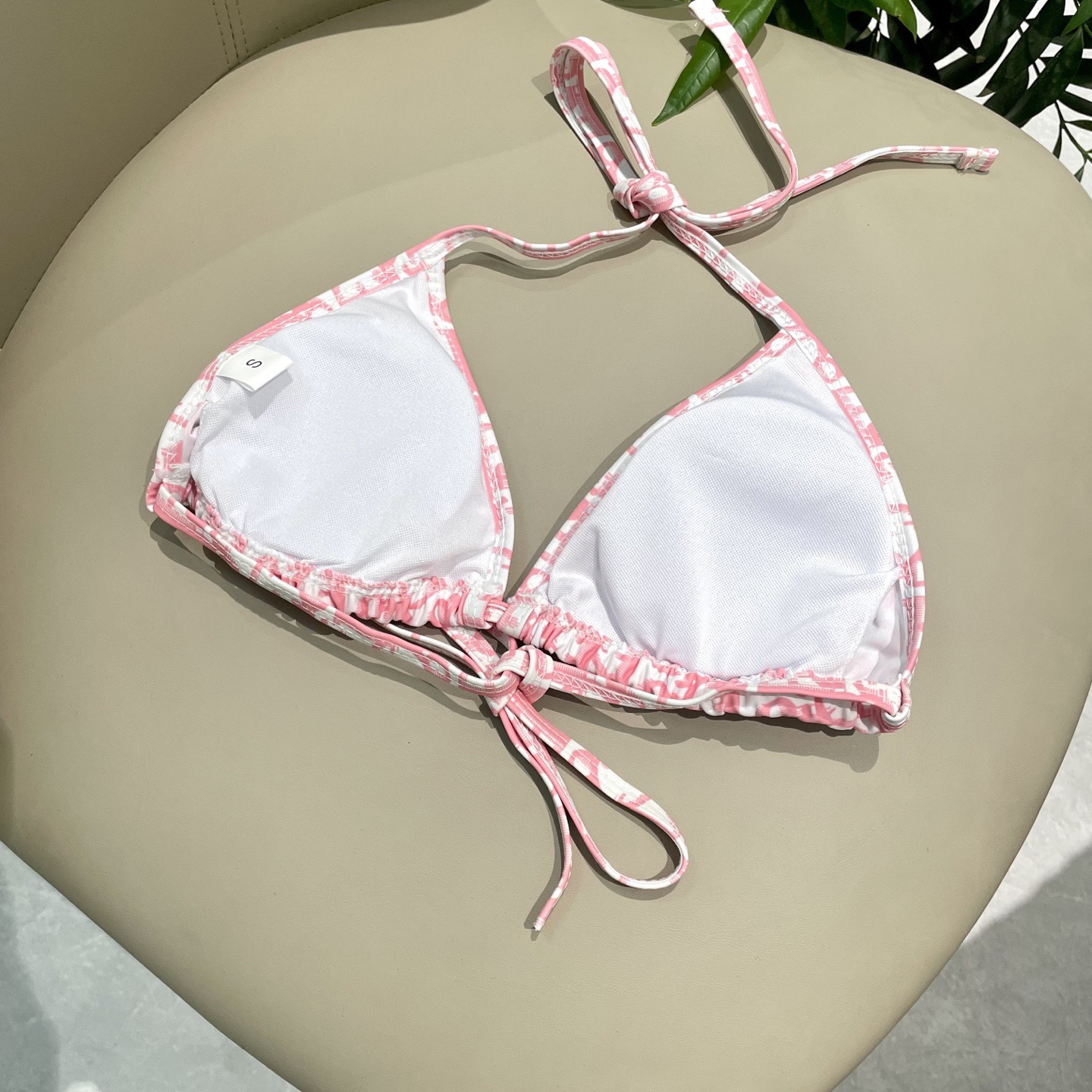 迪奥新分体时尚潮流款 😍🥰适合多种场景的游泳衣🏊‍♀️海边 游泳池 温泉 水上乐园 漂流都可以😌内搭也完
