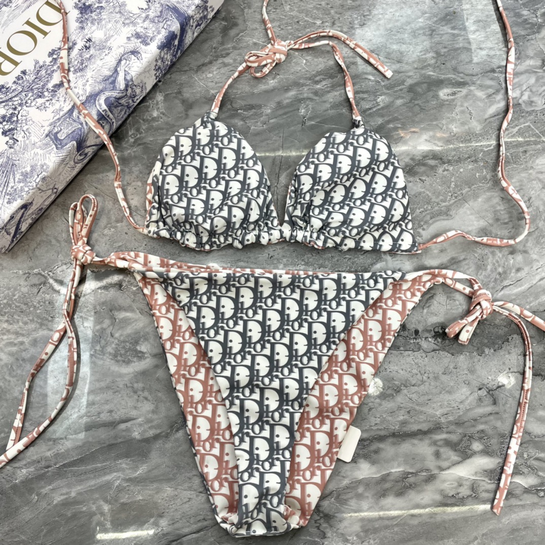 Dior比基尼👙❤️😍🥰适合多种场景的游泳衣🏊‍♀️海边 游泳池 温泉 水上乐园 漂流都可以😌内搭外穿也