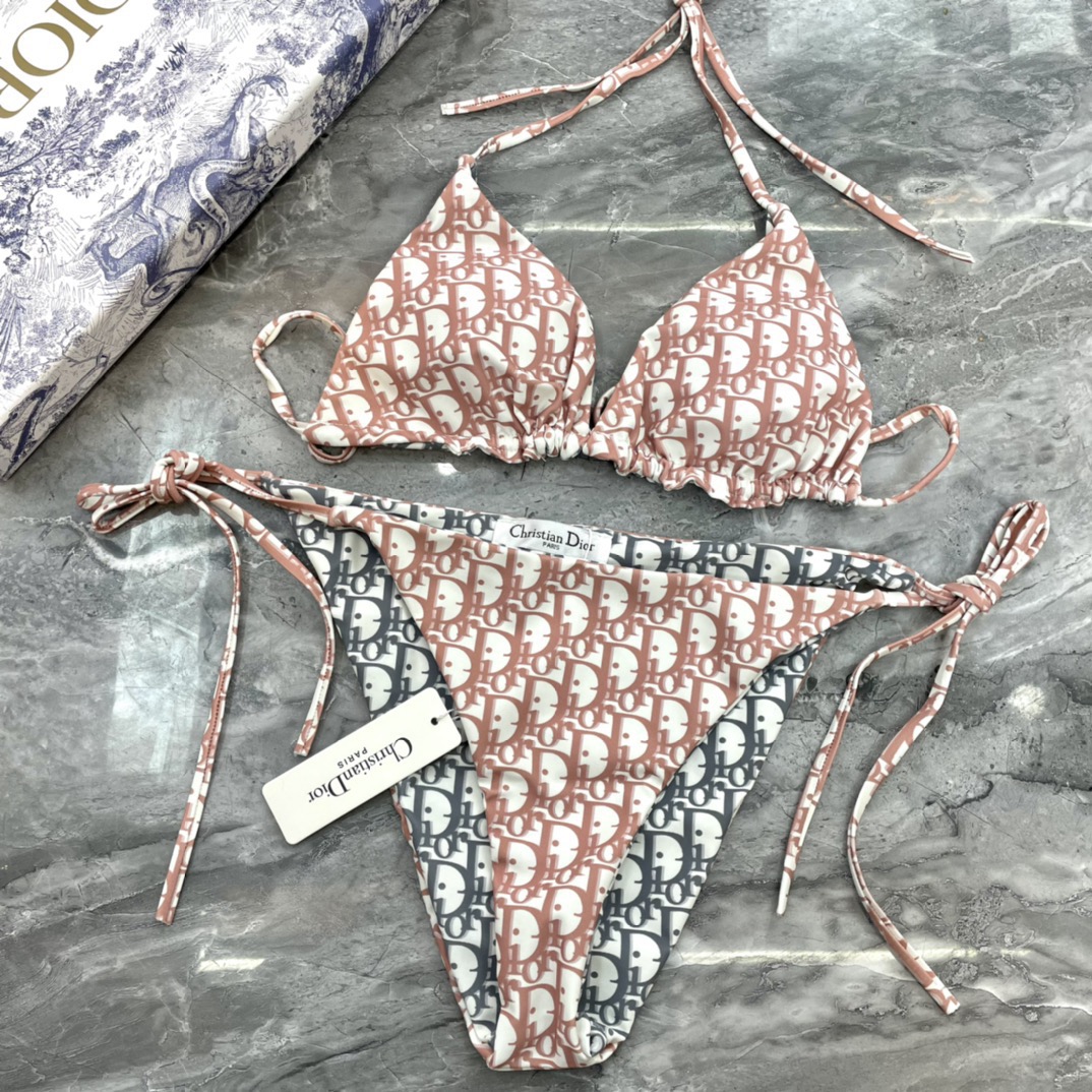 Dior比基尼👙❤️😍🥰适合多种场景的游泳衣🏊‍♀️海边 游泳池 温泉 水上乐园 漂流都可以😌内搭外穿也