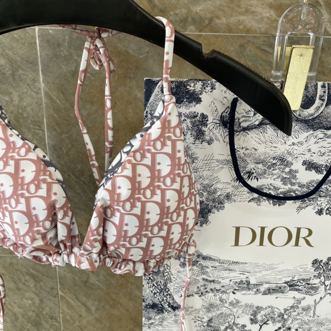 Dior比基尼👙❤️😍🥰适合多种场景的游泳衣🏊‍♀️海边 游泳池 温泉 水上乐园 漂流都可以😌内搭外穿也