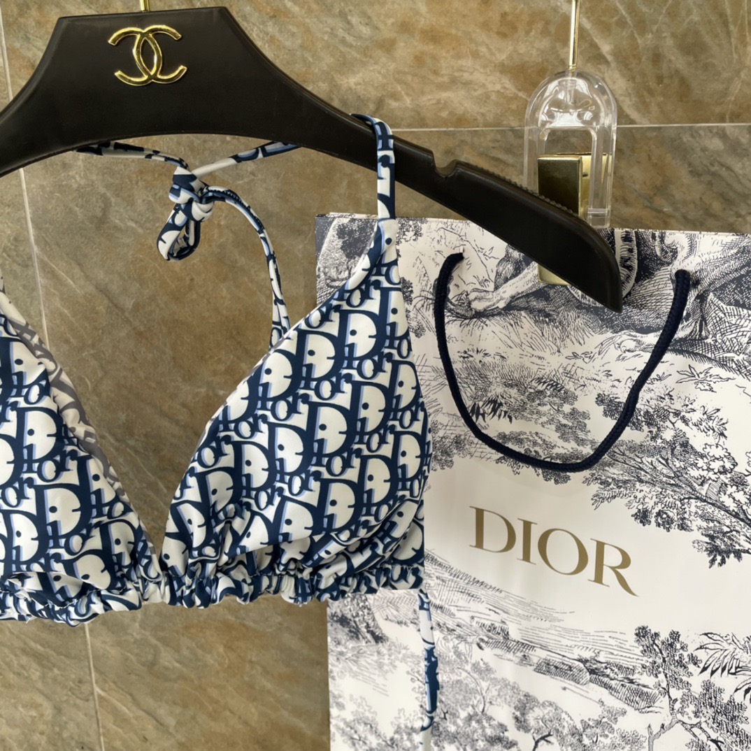 Dior比基尼👙❤️😍🥰适合多种场景的游泳衣🏊‍♀️海边 游泳池 温泉 水上乐园 漂流都可以😌内搭外穿也