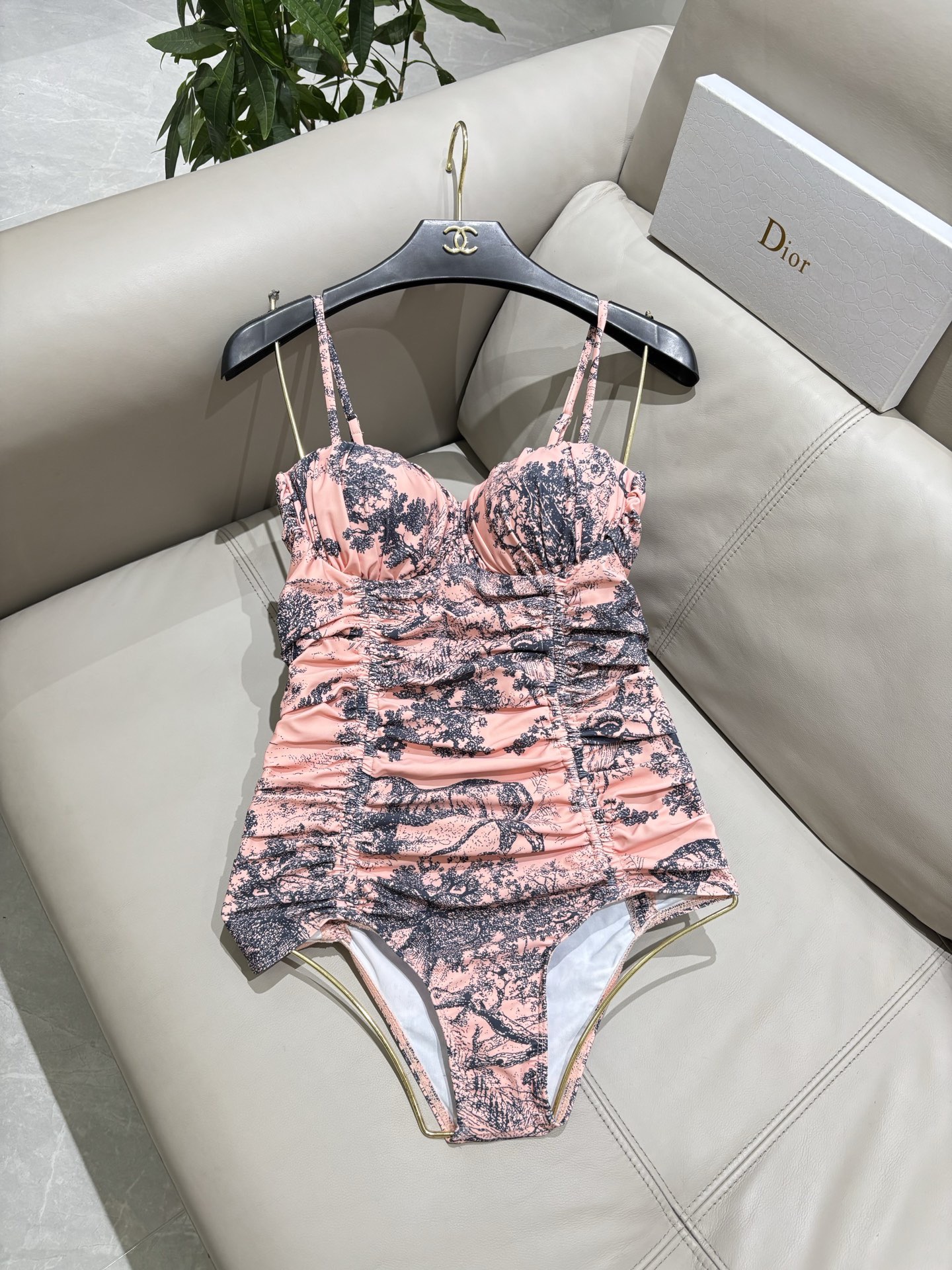 Dior连体👙❤️😍🥰适合多种场景的游泳衣🏊‍♀️海边 游泳池 温泉 水上乐园 漂流都可以😌内搭外穿也完