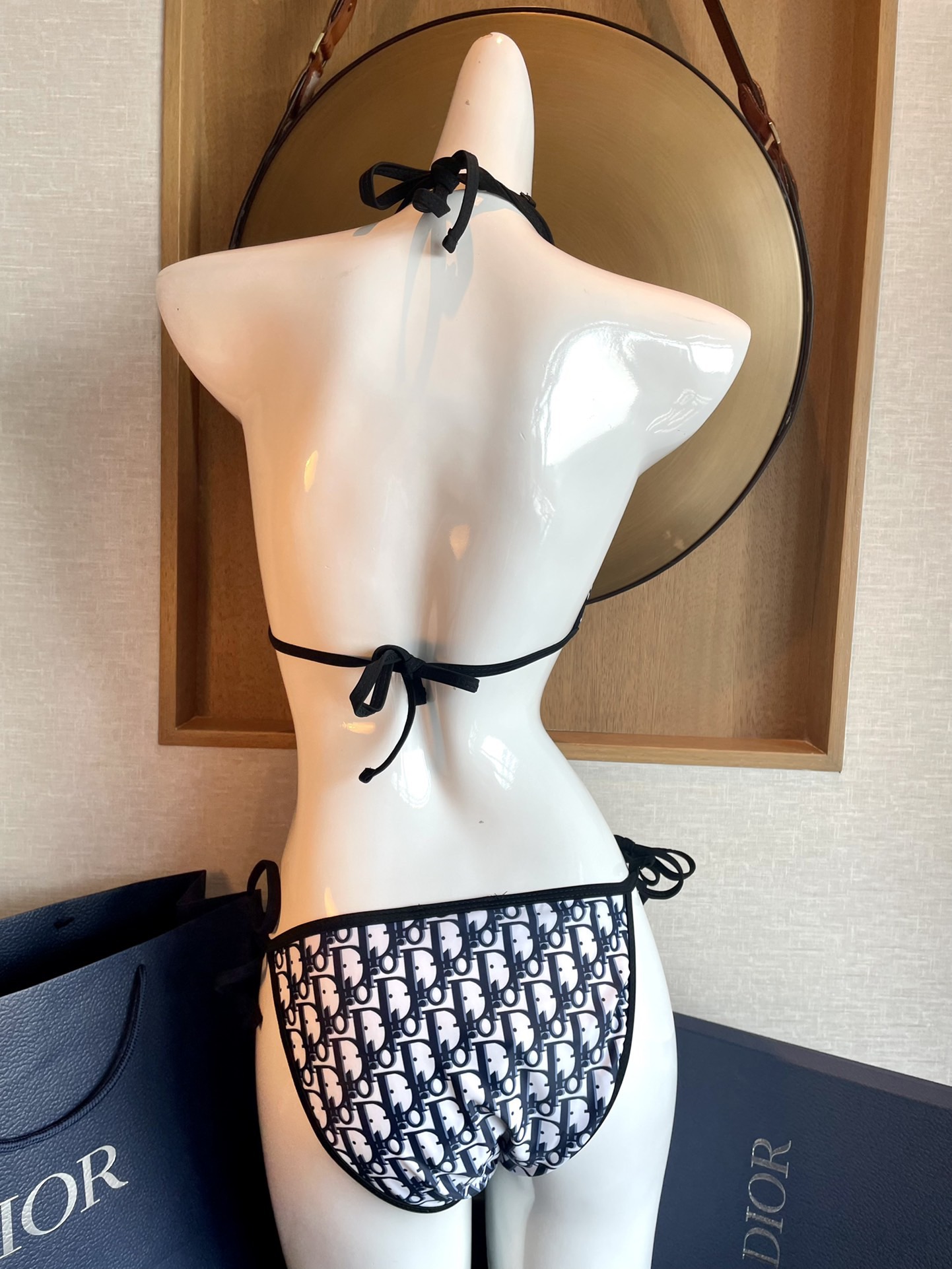 Dior比基尼👙❤️😍🥰适合多种场景的游泳衣🏊‍♀️海边 游泳池 温泉 水上乐园 漂流都可以😌内搭外穿也