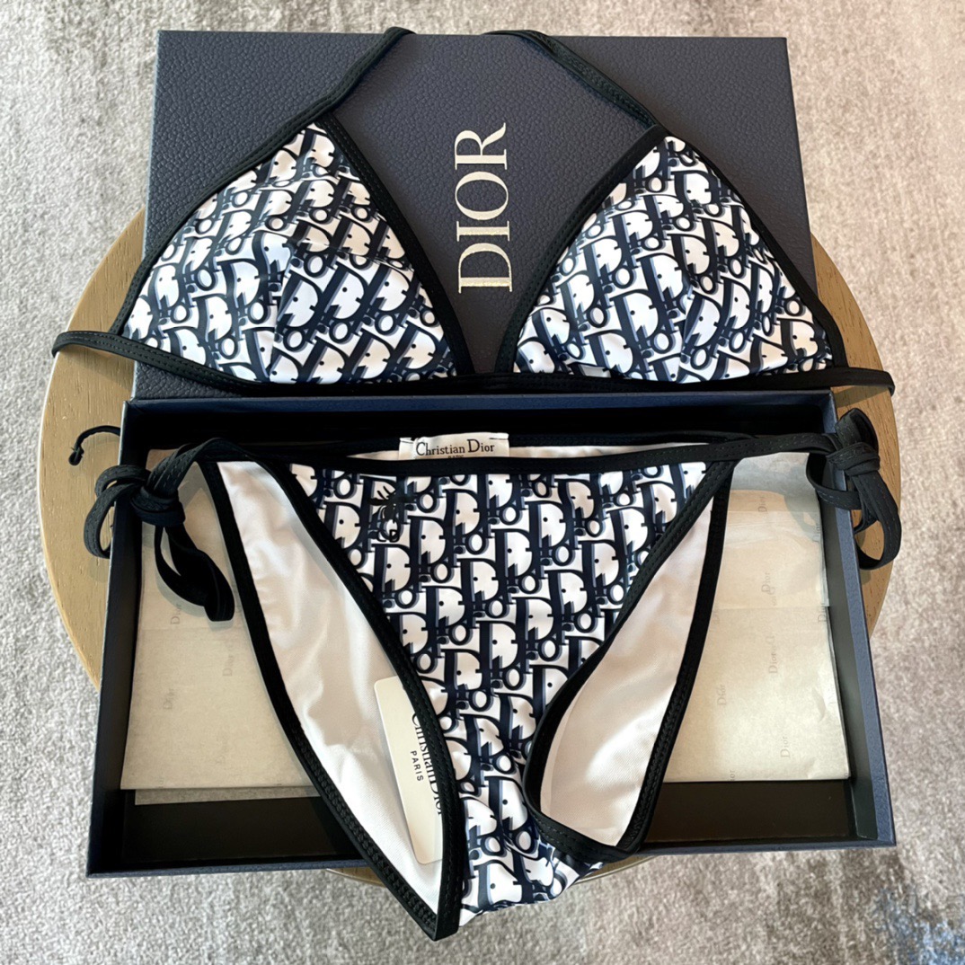 Dior比基尼👙❤️😍🥰适合多种场景的游泳衣🏊‍♀️海边 游泳池 温泉 水上乐园 漂流都可以😌内搭外穿也