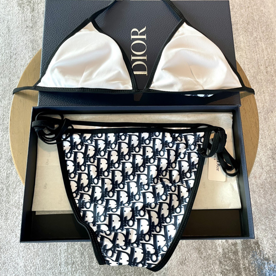 Dior比基尼👙❤️😍🥰适合多种场景的游泳衣🏊‍♀️海边 游泳池 温泉 水上乐园 漂流都可以😌内搭外穿也