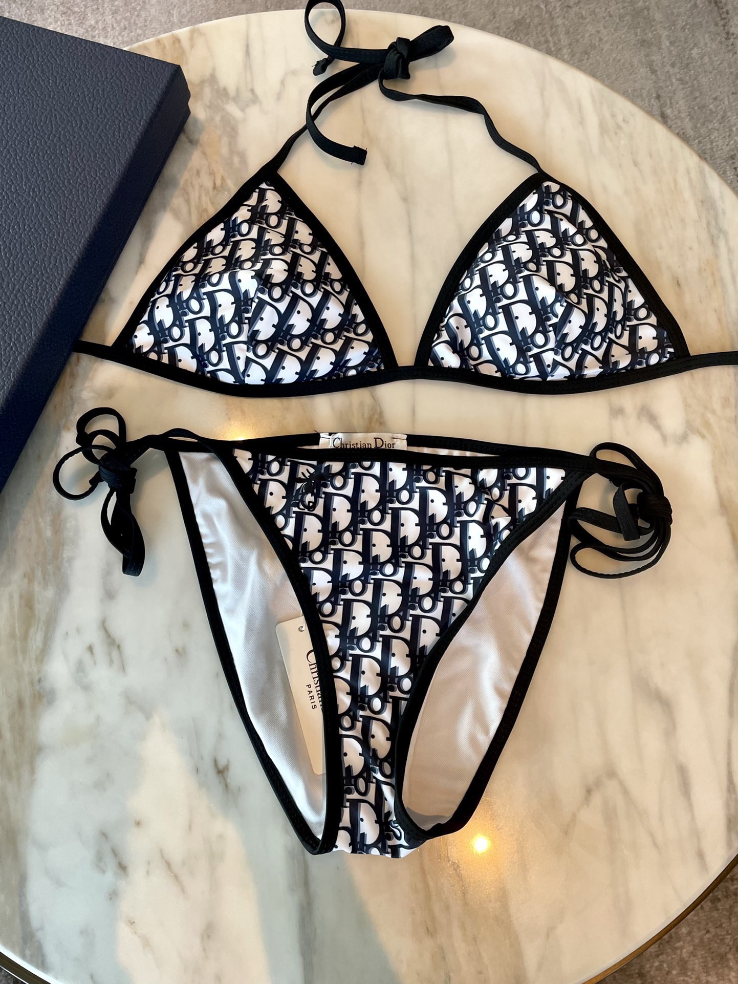 Dior比基尼👙❤️😍🥰适合多种场景的游泳衣🏊‍♀️海边 游泳池 温泉 水上乐园 漂流都可以😌内搭外穿也