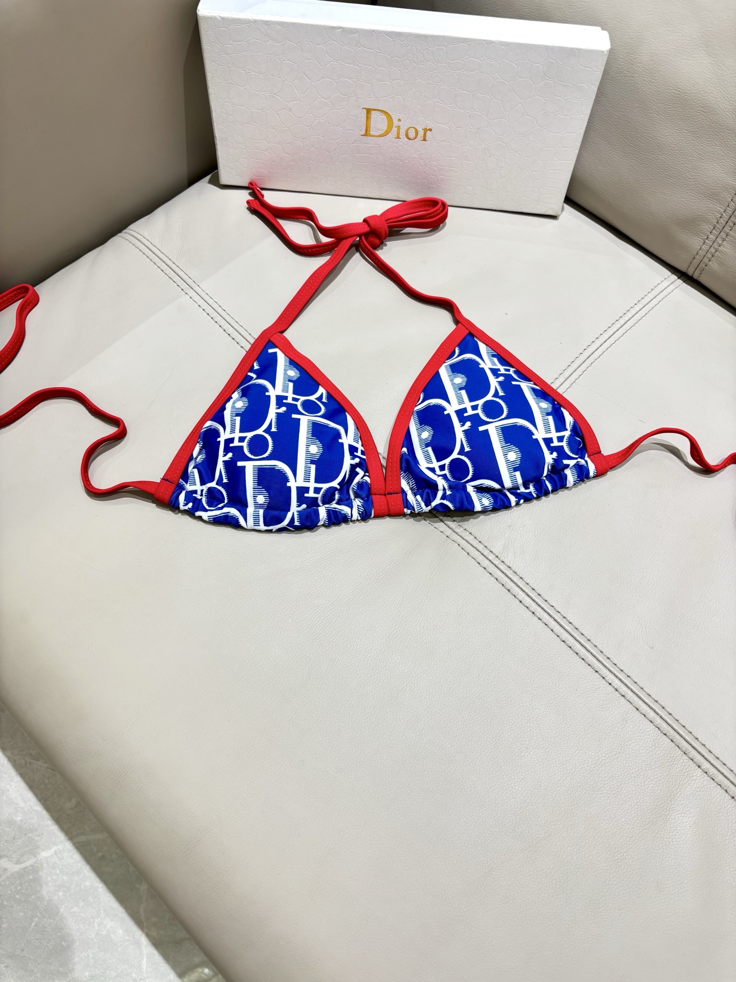 迪奥比基尼👙❤️😍🥰适合多种场景的游泳衣🏊‍♀️海边 游泳池 温泉 水上乐园 漂流都可以😌内搭外穿也完全