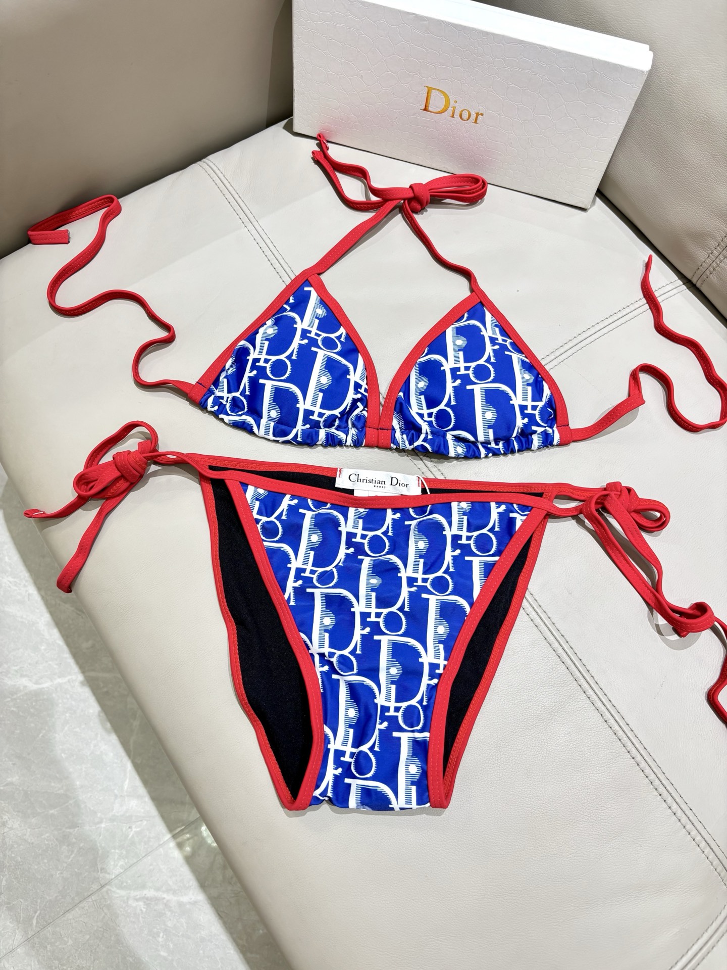 迪奥比基尼👙❤️😍🥰适合多种场景的游泳衣🏊‍♀️海边 游泳池 温泉 水上乐园 漂流都可以😌内搭外穿也完全