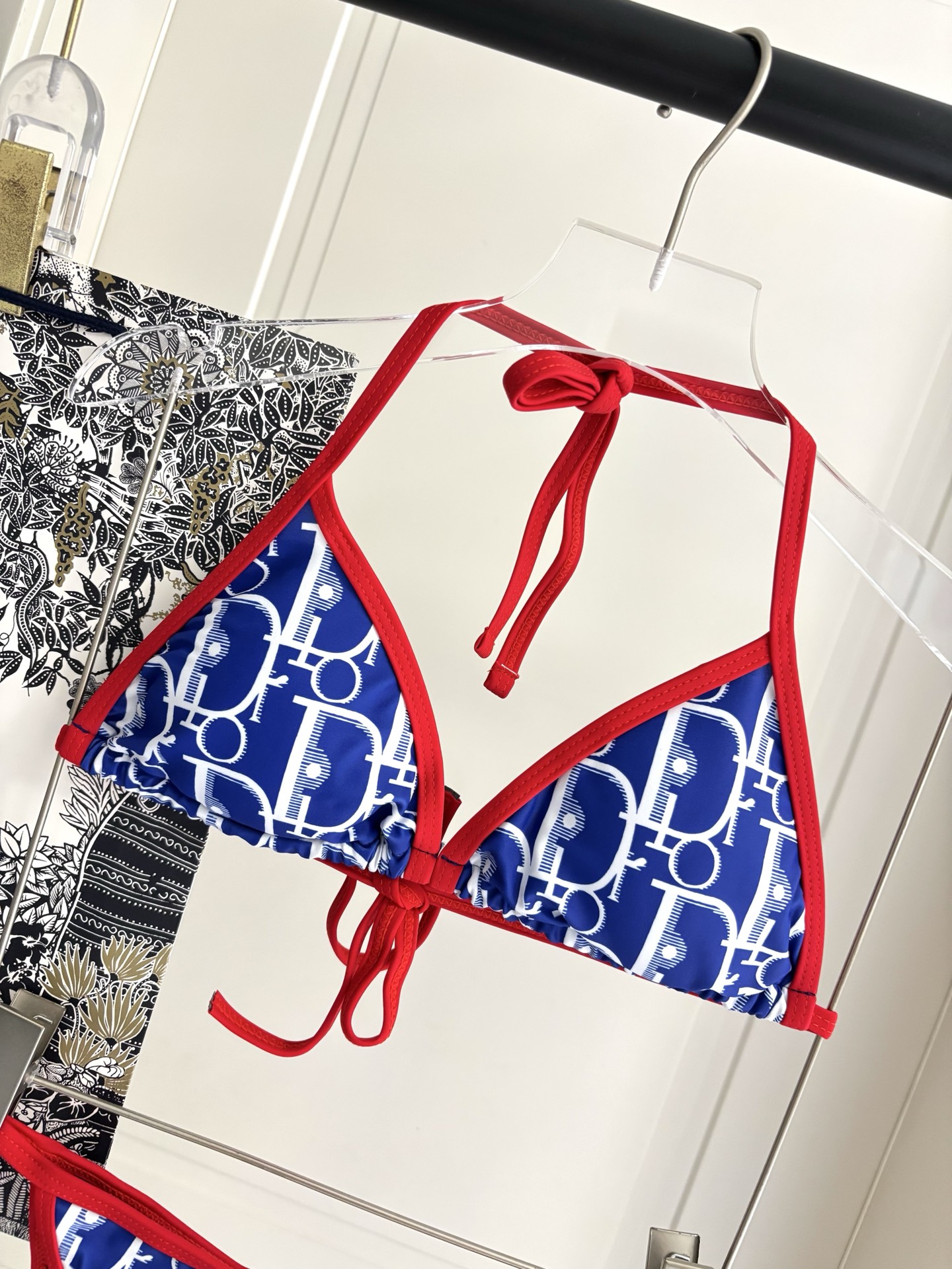 迪奥比基尼👙❤️😍🥰适合多种场景的游泳衣🏊‍♀️海边 游泳池 温泉 水上乐园 漂流都可以😌内搭外穿也完全
