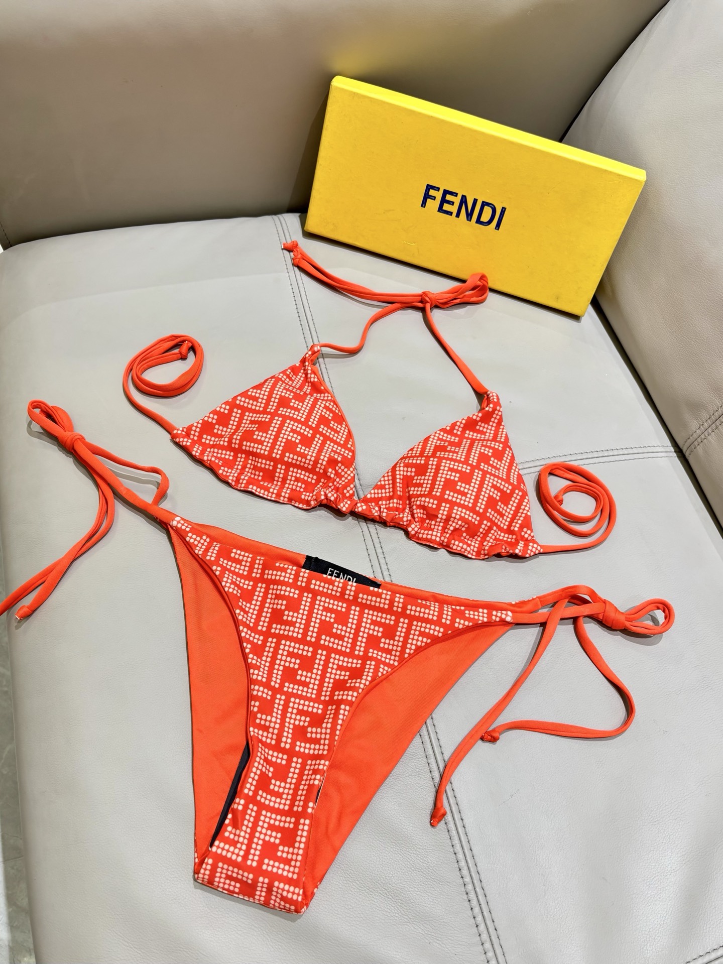 芬迪比基尼👙❤️😍🥰适合多种场景的游泳衣🏊‍♀️海边 游泳池 温泉 水上乐园 漂流都可以😌内搭外穿也完全