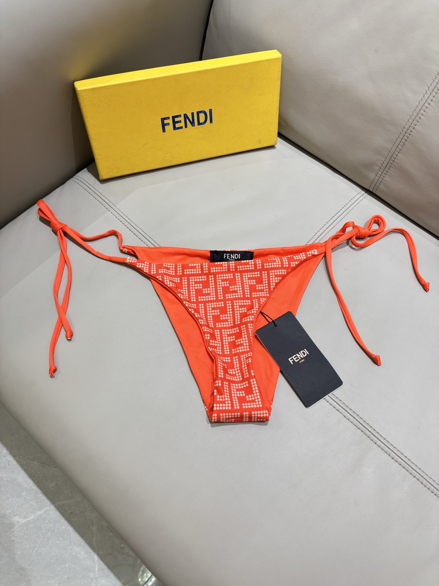 芬迪比基尼👙❤️😍🥰适合多种场景的游泳衣🏊‍♀️海边 游泳池 温泉 水上乐园 漂流都可以😌内搭外穿也完全