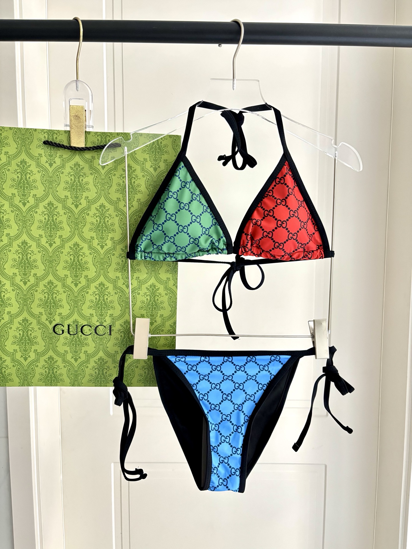 Gucci拼色比基尼👙❤️😍🥰适合多种场景的游泳衣🏊‍♀️海边 游泳池 温泉 水上乐园 漂流都可以😌内搭