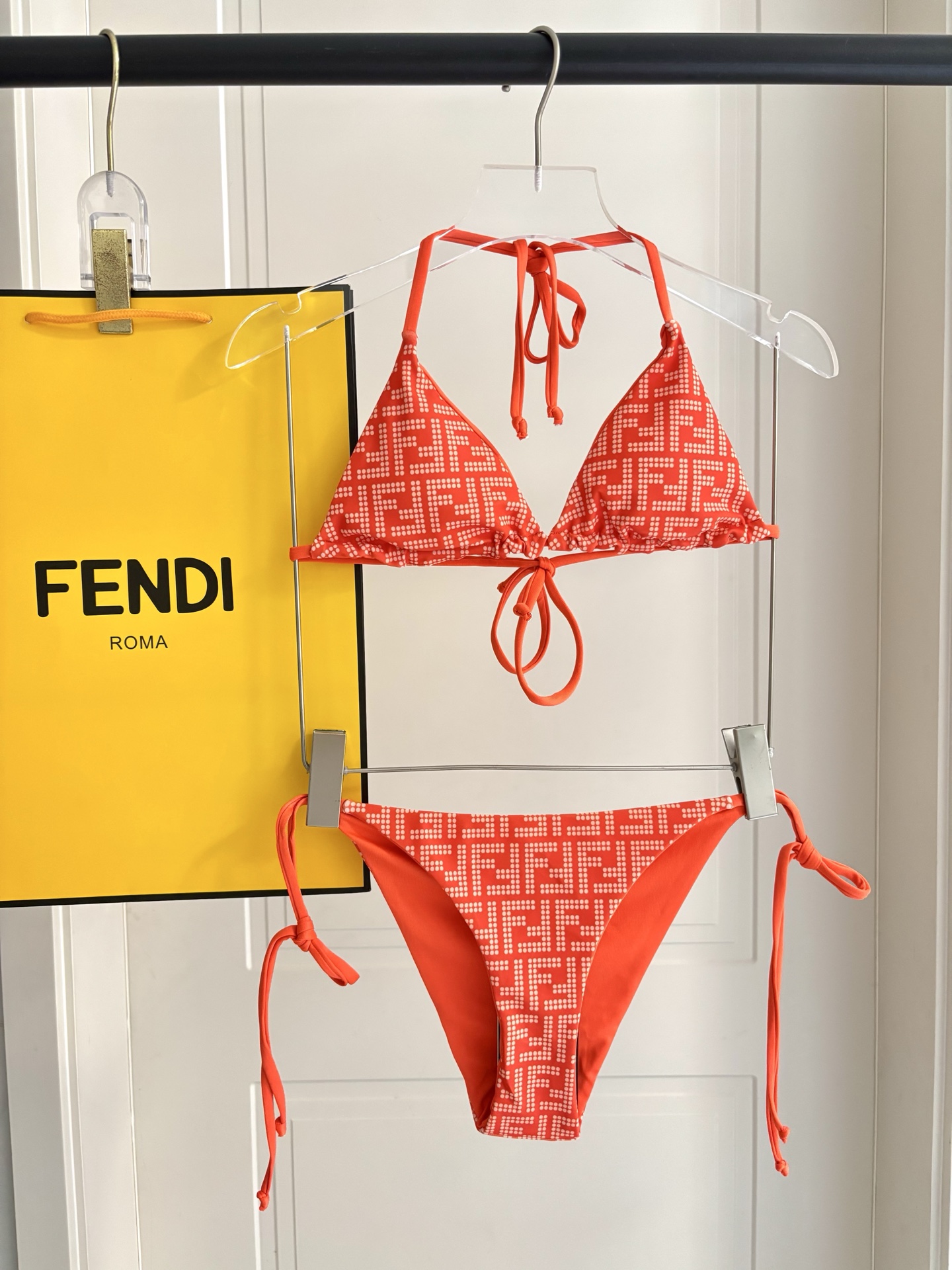 芬迪比基尼👙❤️😍🥰适合多种场景的游泳衣🏊‍♀️海边 游泳池 温泉 水上乐园 漂流都可以😌内搭外穿也完全