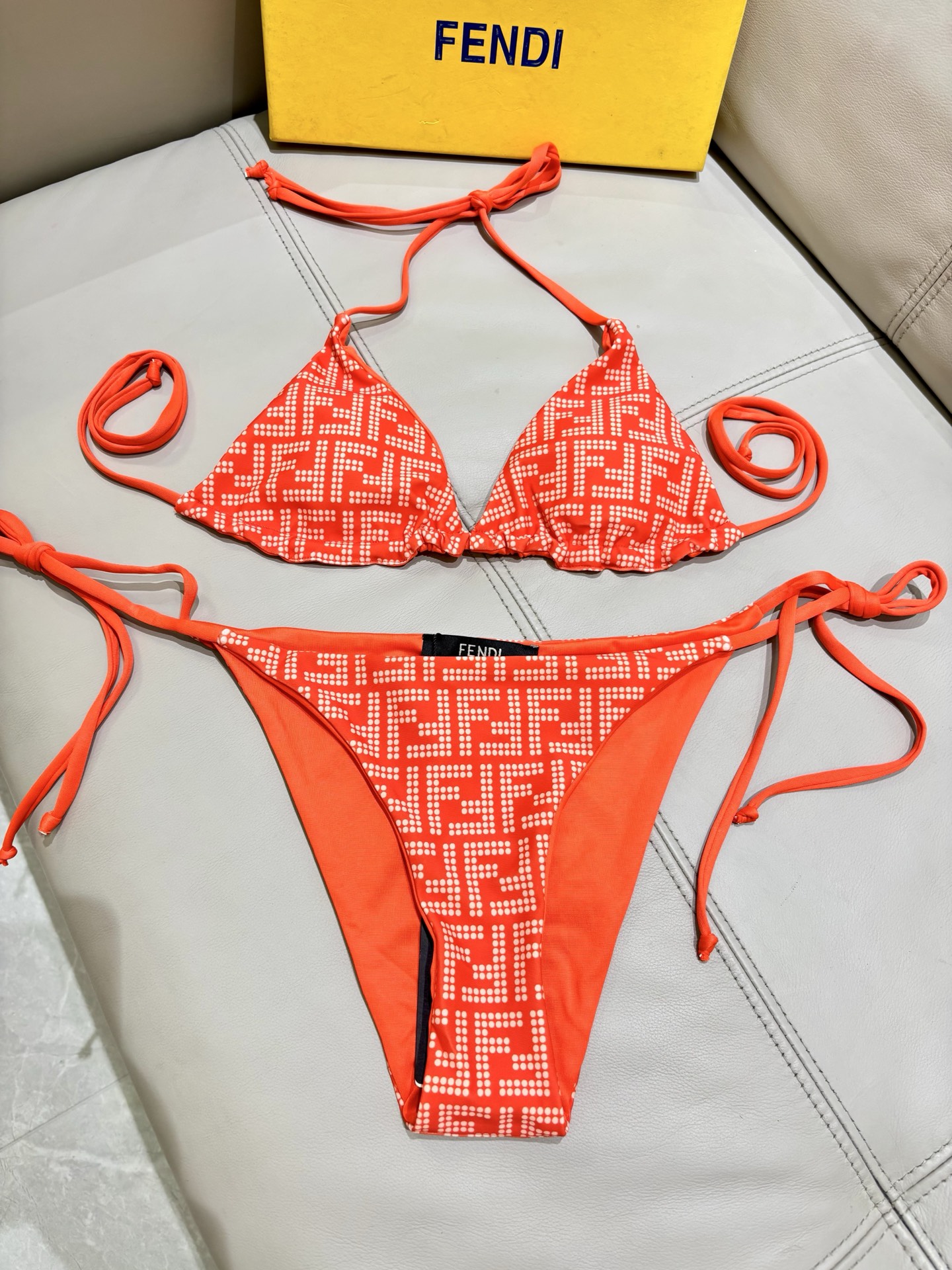 芬迪比基尼👙❤️😍🥰适合多种场景的游泳衣🏊‍♀️海边 游泳池 温泉 水上乐园 漂流都可以😌内搭外穿也完全