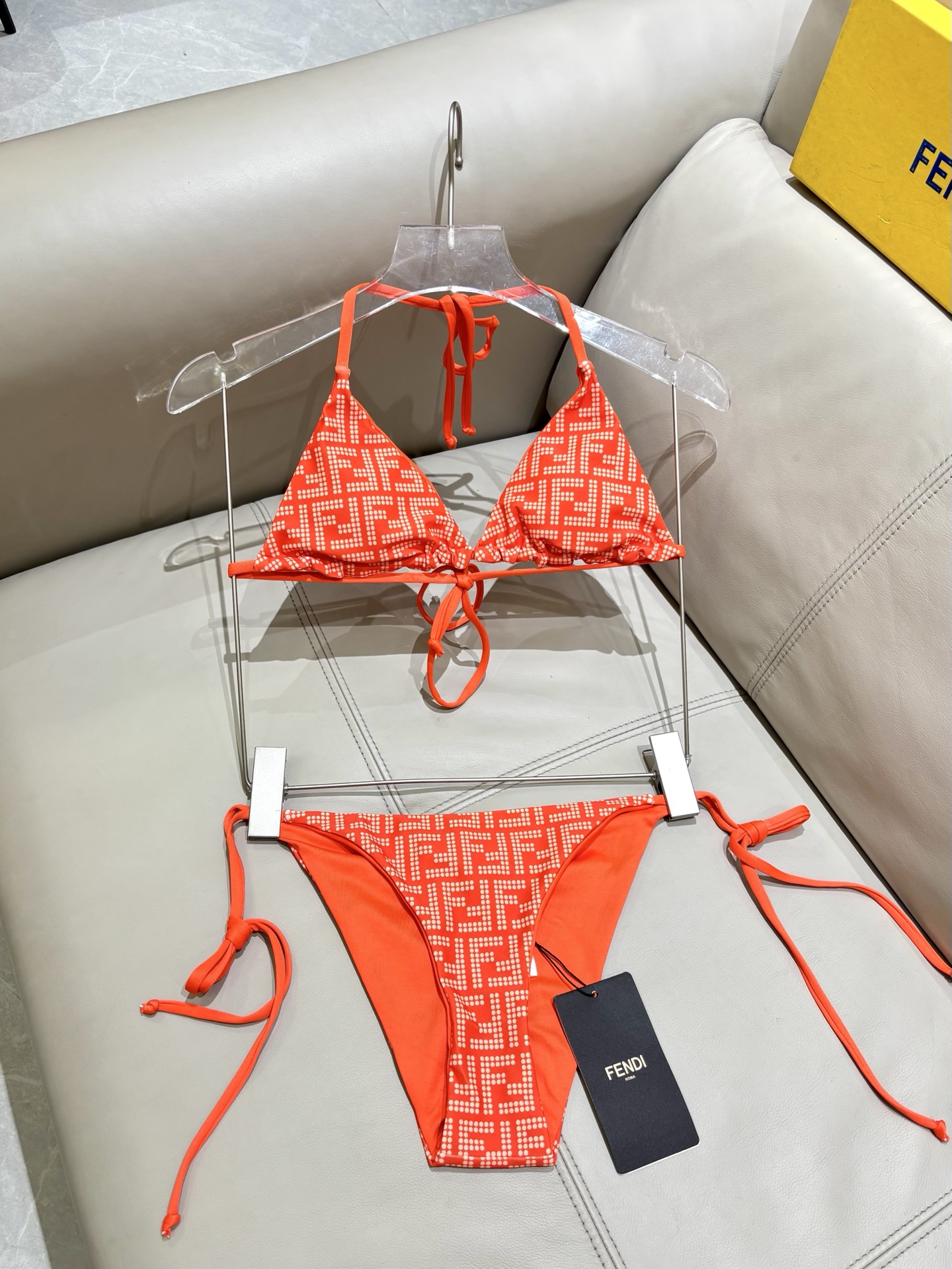 芬迪比基尼👙❤️😍🥰适合多种场景的游泳衣🏊‍♀️海边 游泳池 温泉 水上乐园 漂流都可以😌内搭外穿也完全