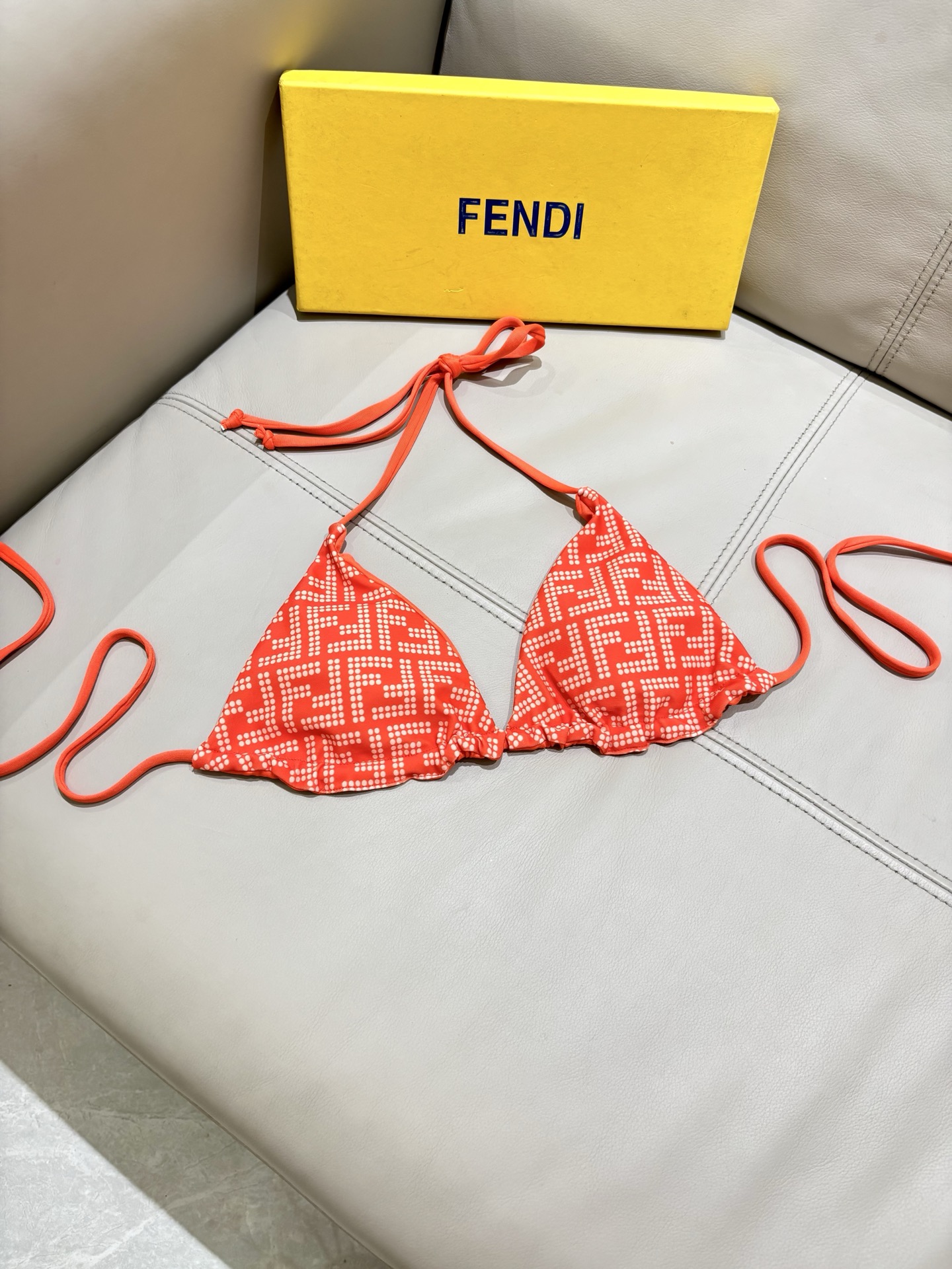 芬迪比基尼👙❤️😍🥰适合多种场景的游泳衣🏊‍♀️海边 游泳池 温泉 水上乐园 漂流都可以😌内搭外穿也完全