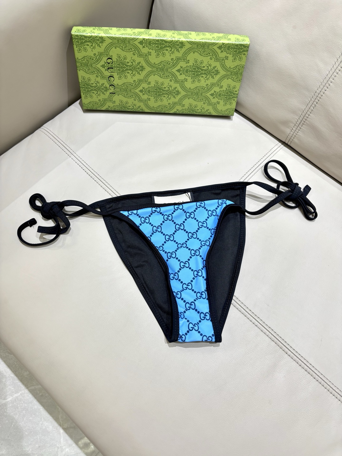 Gucci拼色比基尼👙❤️😍🥰适合多种场景的游泳衣🏊‍♀️海边 游泳池 温泉 水上乐园 漂流都可以😌内搭