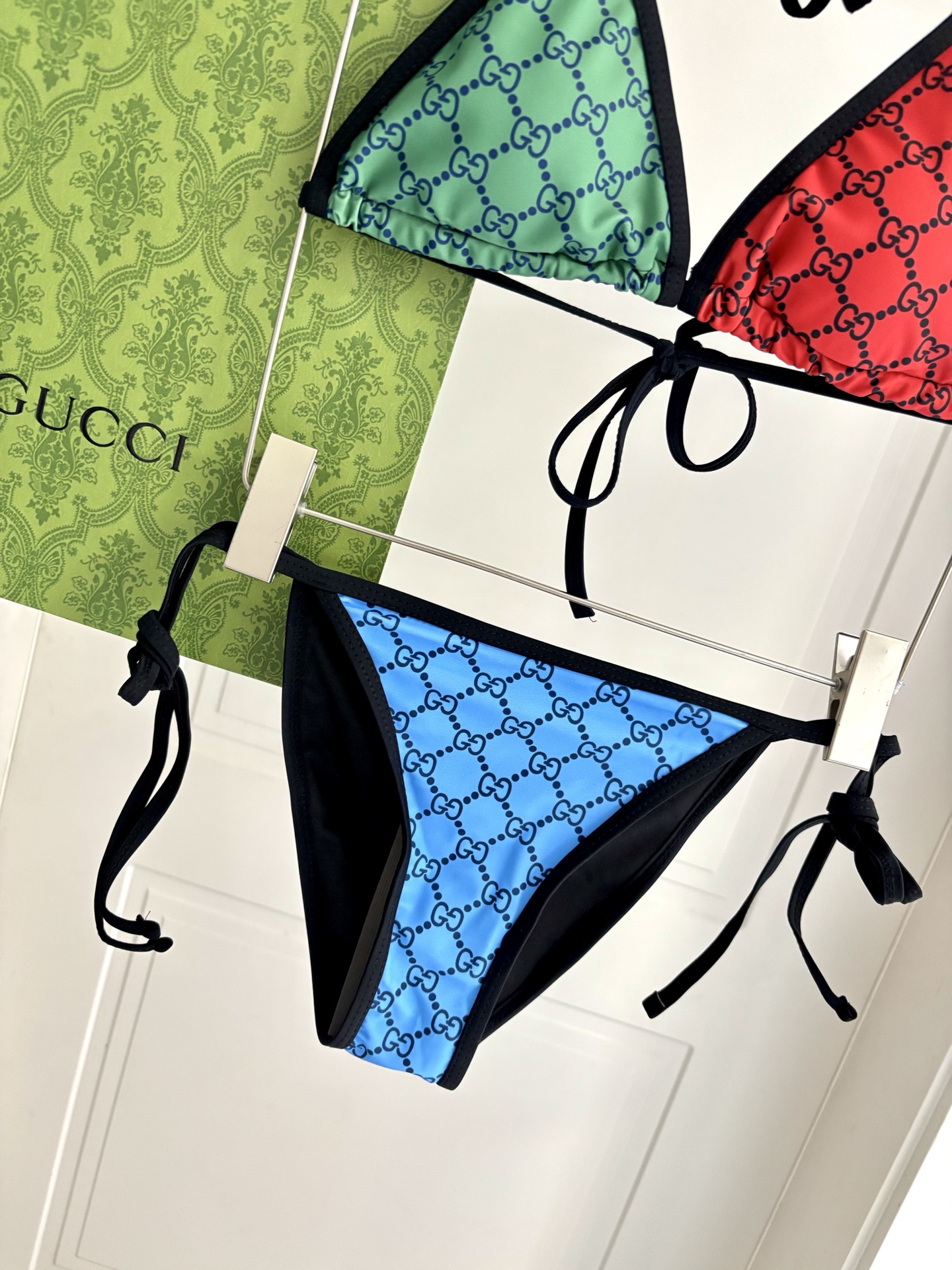 Gucci拼色比基尼👙❤️😍🥰适合多种场景的游泳衣🏊‍♀️海边 游泳池 温泉 水上乐园 漂流都可以😌内搭