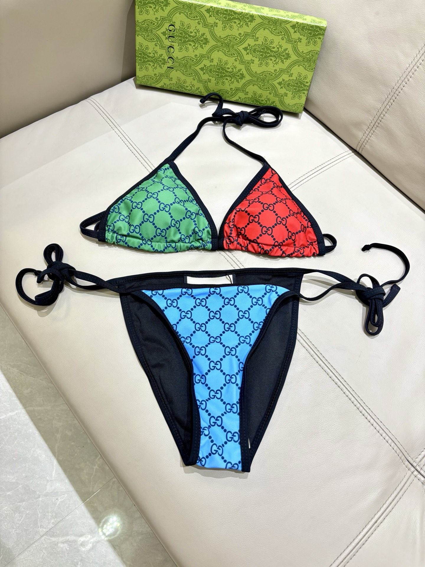 Gucci拼色比基尼👙❤️😍🥰适合多种场景的游泳衣🏊‍♀️海边 游泳池 温泉 水上乐园 漂流都可以😌内搭