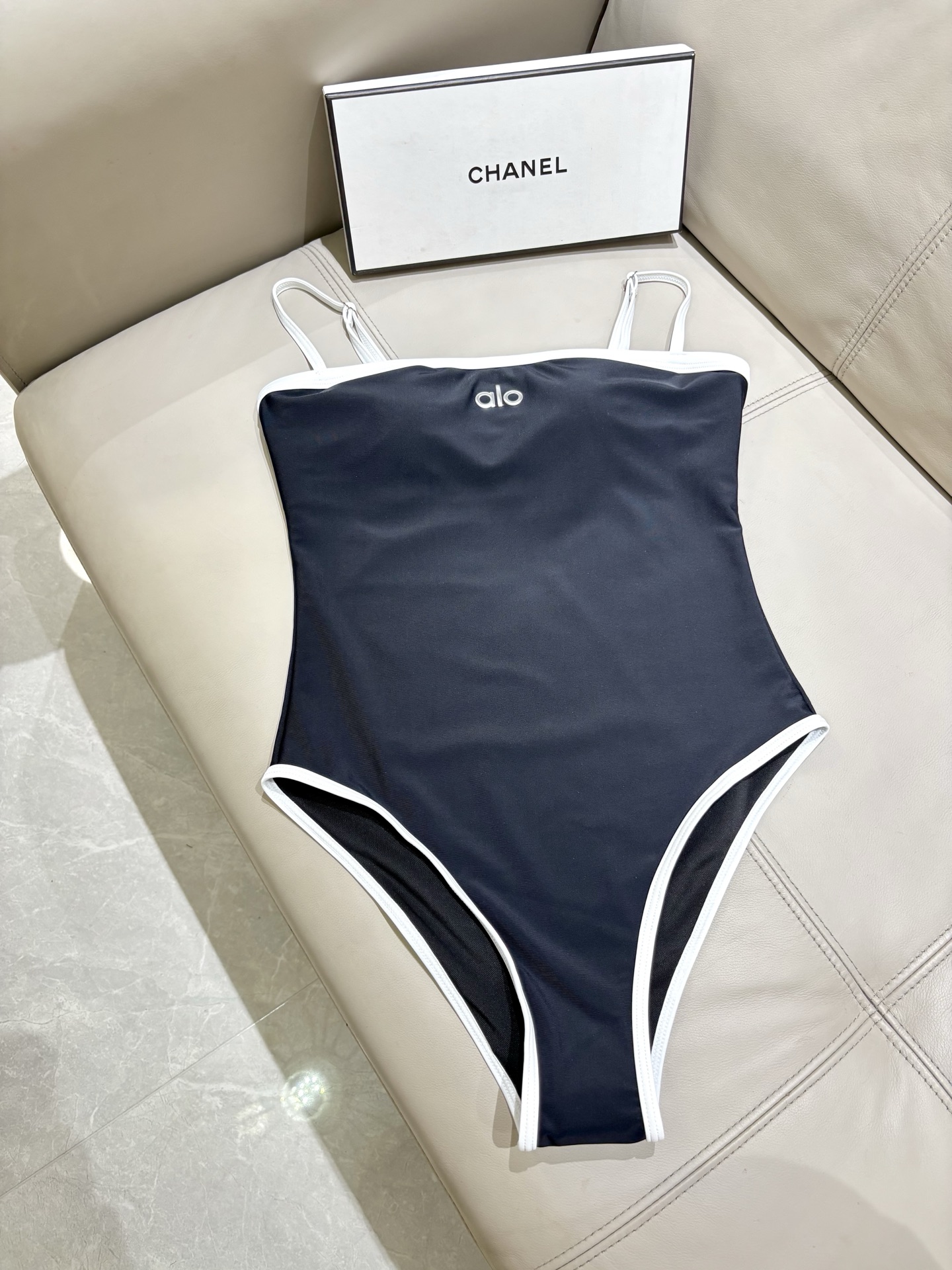 Alo新款连体👙❤️😍🥰适合多种场景的游泳衣🏊‍♀️海边 游泳池 温泉 水上乐园 漂流都可以😌内搭外穿也