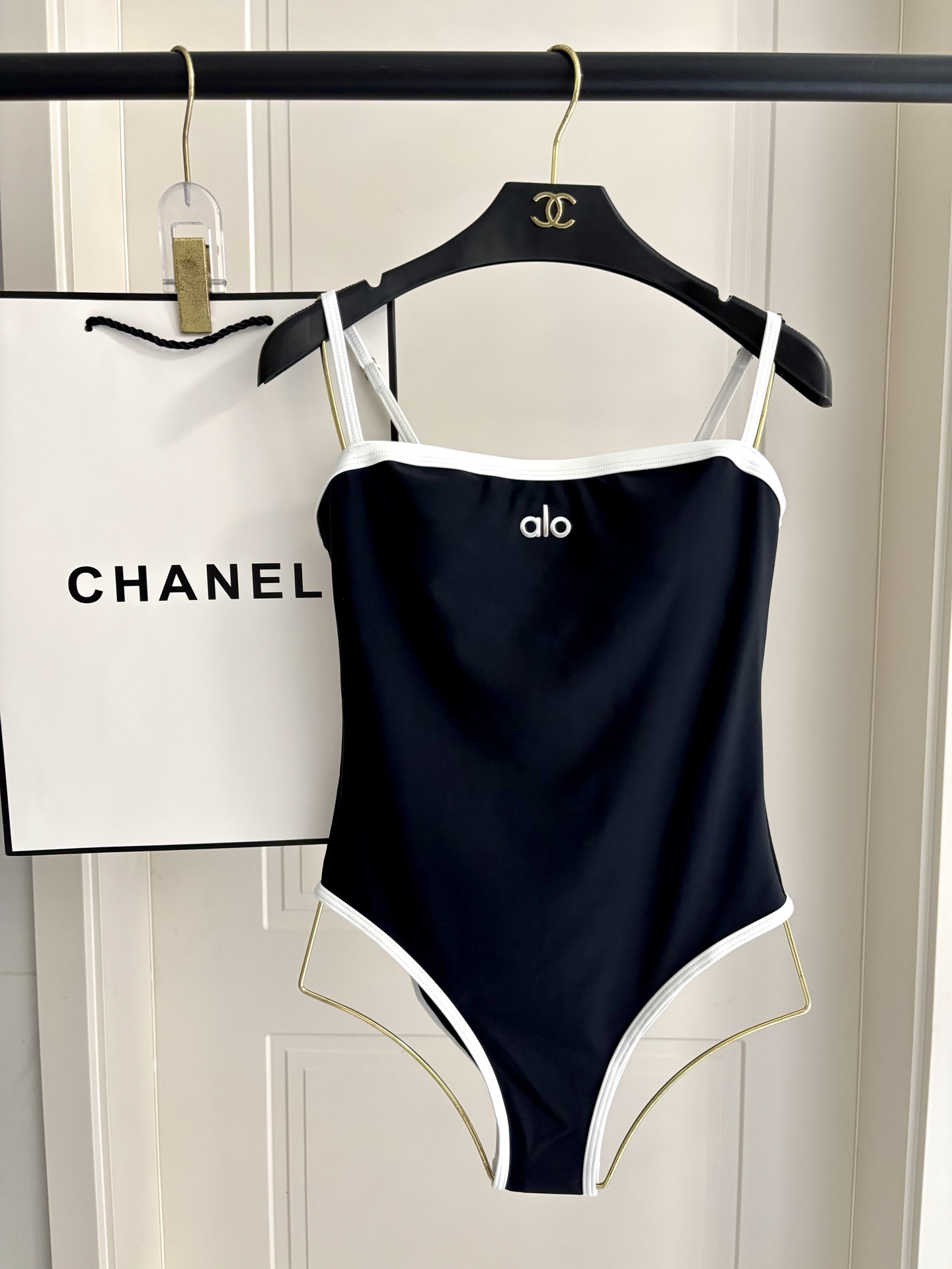 Alo新款连体👙❤️😍🥰适合多种场景的游泳衣🏊‍♀️海边 游泳池 温泉 水上乐园 漂流都可以😌内搭外穿也