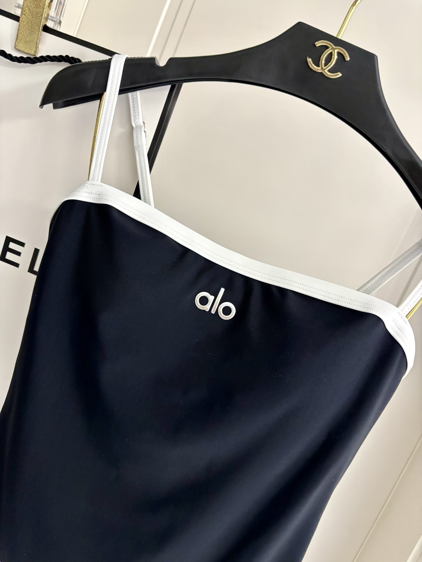 Alo新款连体👙❤️😍🥰适合多种场景的游泳衣🏊‍♀️海边 游泳池 温泉 水上乐园 漂流都可以😌内搭外穿也