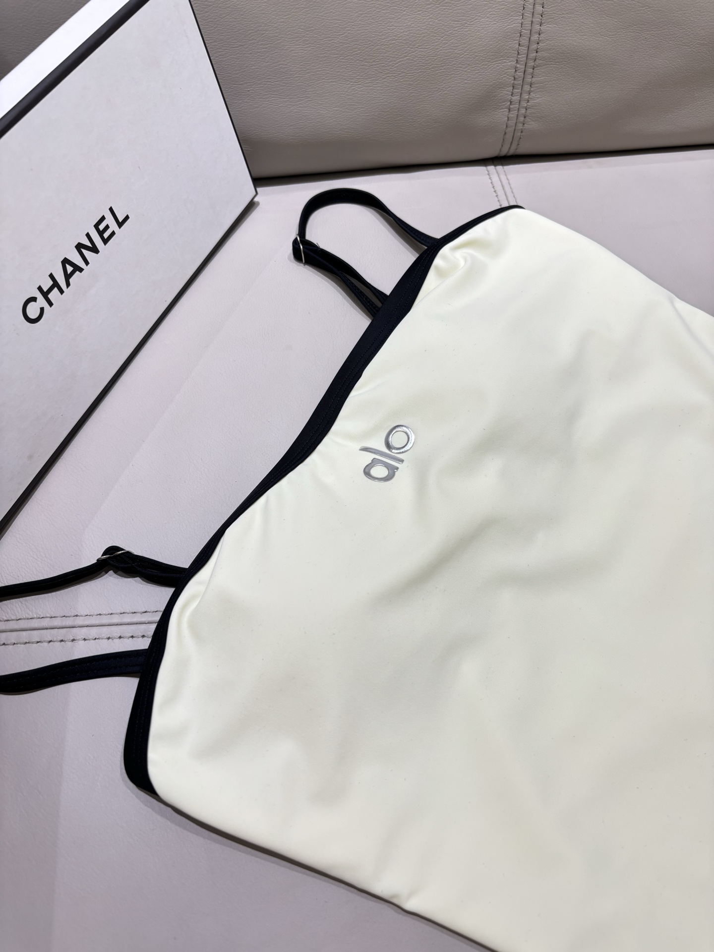 Alo新款连体👙❤️😍🥰适合多种场景的游泳衣🏊‍♀️海边 游泳池 温泉 水上乐园 漂流都可以😌内搭外穿也