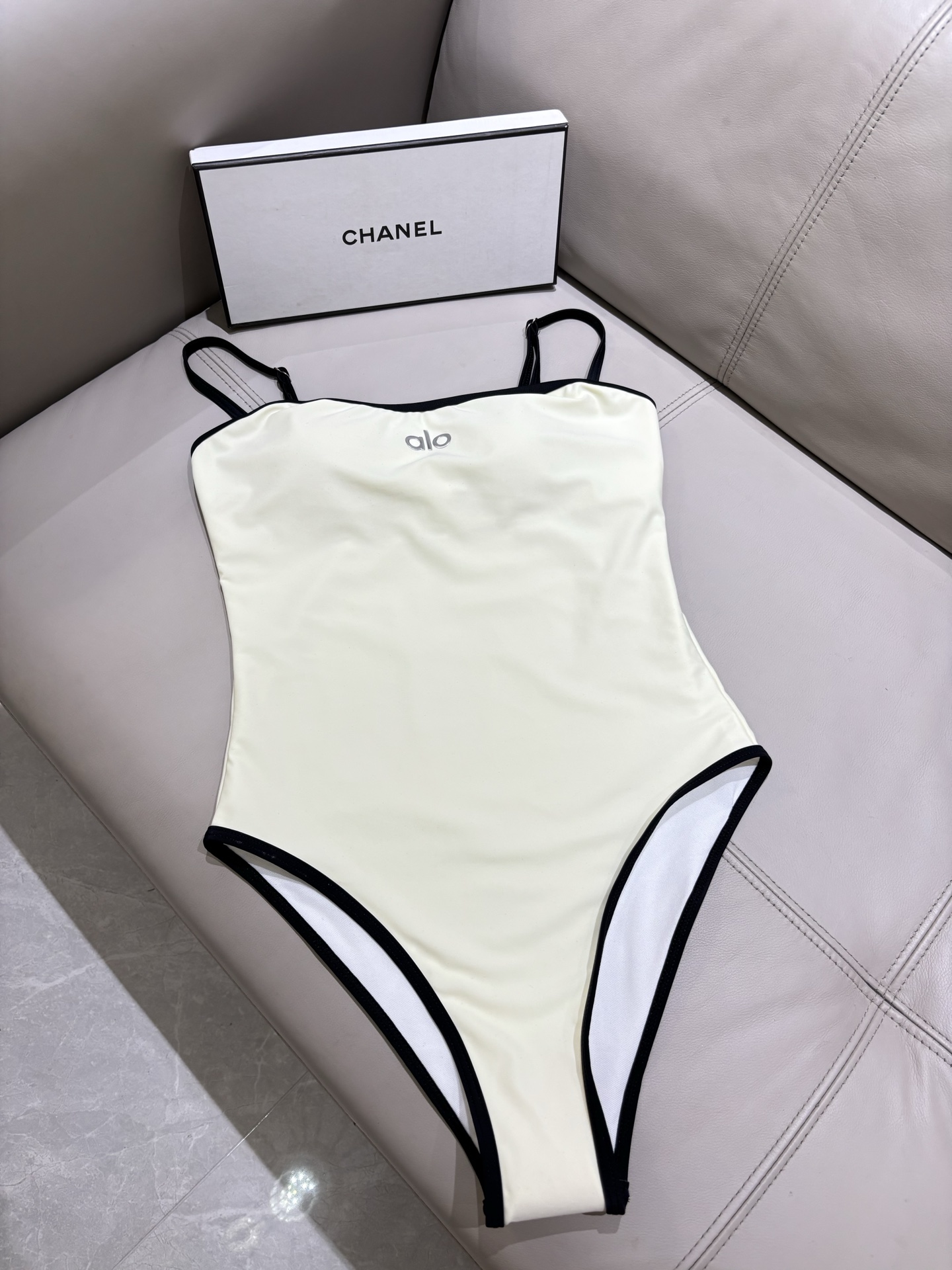 Alo新款连体👙❤️😍🥰适合多种场景的游泳衣🏊‍♀️海边 游泳池 温泉 水上乐园 漂流都可以😌内搭外穿也