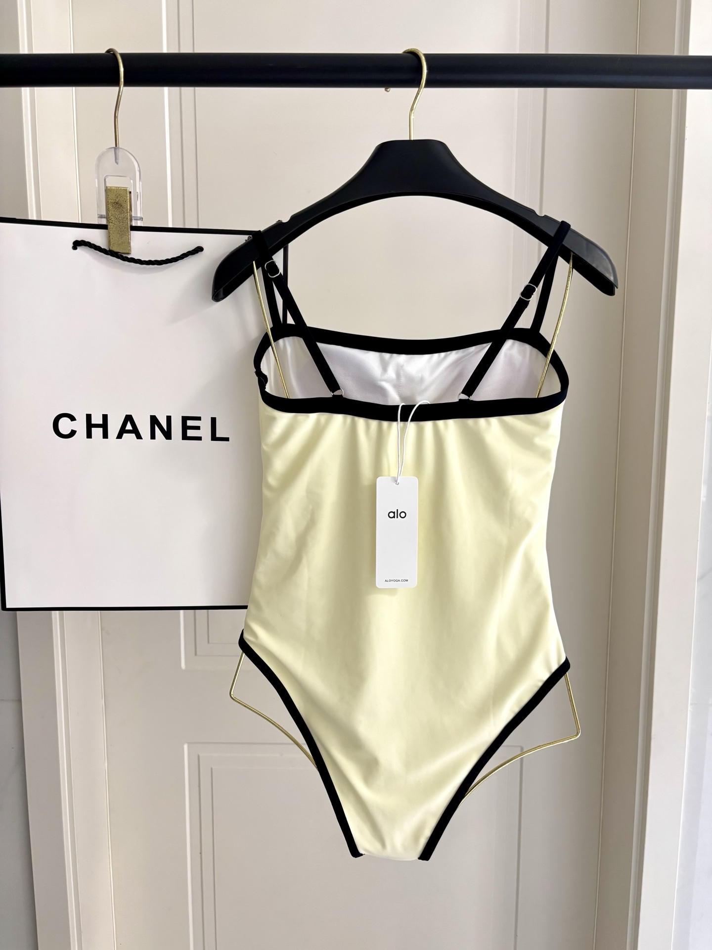 Alo新款连体👙❤️😍🥰适合多种场景的游泳衣🏊‍♀️海边 游泳池 温泉 水上乐园 漂流都可以😌内搭外穿也