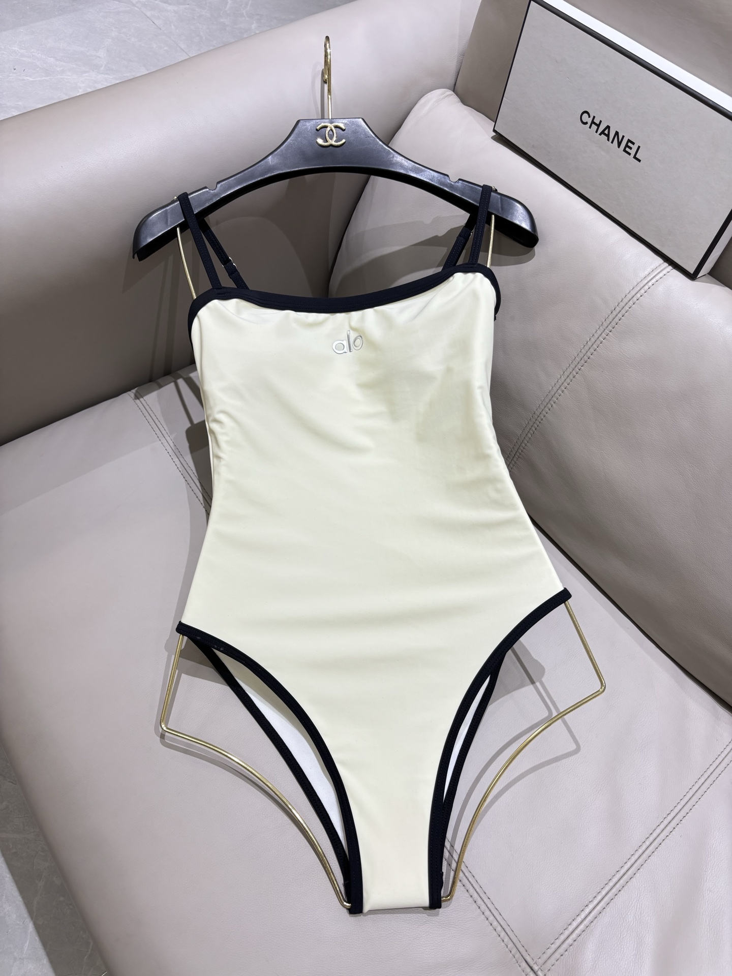 Alo新款连体👙❤️😍🥰适合多种场景的游泳衣🏊‍♀️海边 游泳池 温泉 水上乐园 漂流都可以😌内搭外穿也