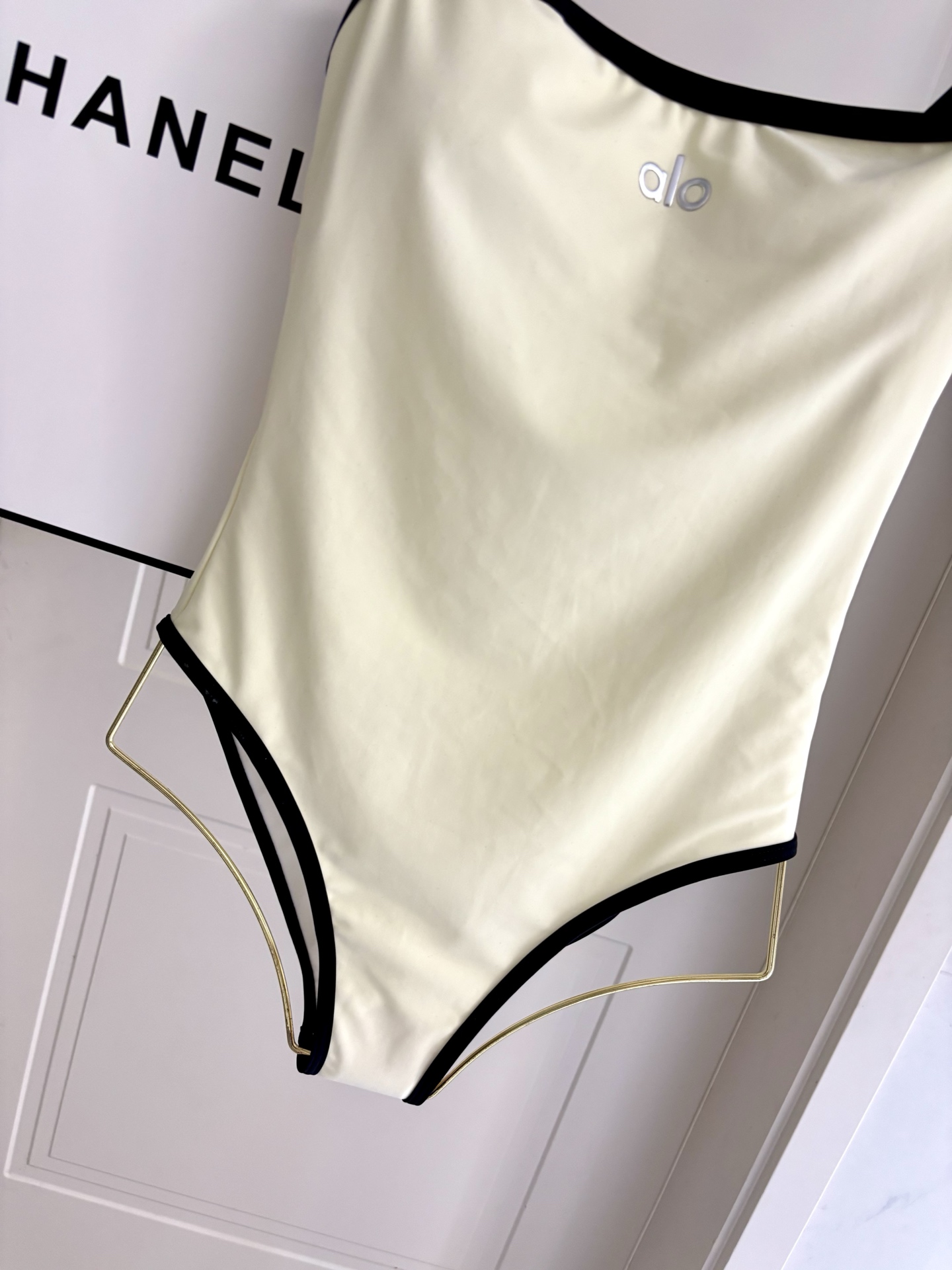 Alo新款连体👙❤️😍🥰适合多种场景的游泳衣🏊‍♀️海边 游泳池 温泉 水上乐园 漂流都可以😌内搭外穿也