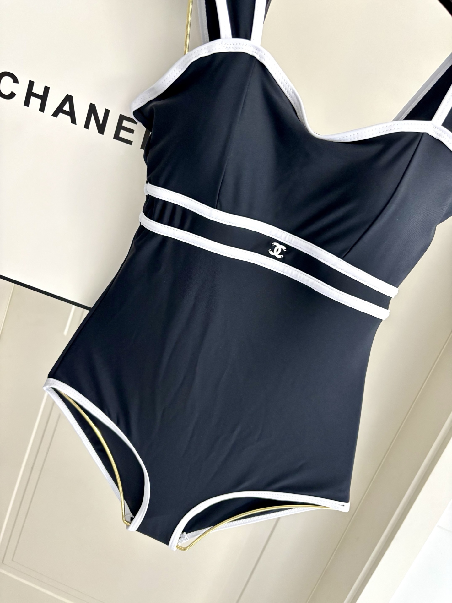 Chanel新款连体带钢托 👙❤️😍🥰适合多种场景的游泳衣🏊‍♀️海边 游泳池 温泉 水上乐园 漂流都可