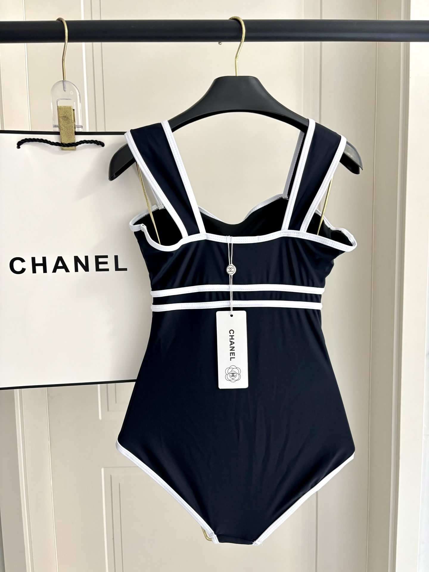 Chanel新款连体带钢托 👙❤️😍🥰适合多种场景的游泳衣🏊‍♀️海边 游泳池 温泉 水上乐园 漂流都可