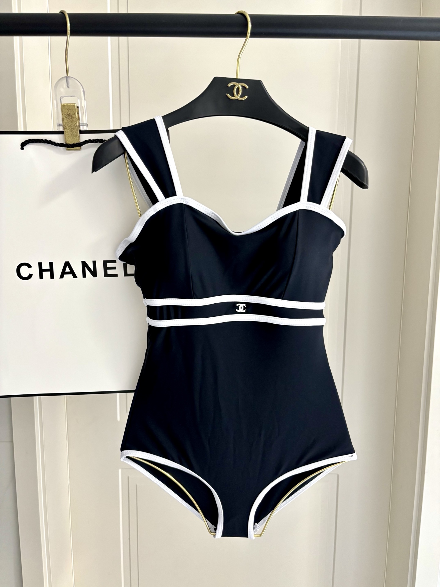 Chanel新款连体带钢托 👙❤️😍🥰适合多种场景的游泳衣🏊‍♀️海边 游泳池 温泉 水上乐园 漂流都可