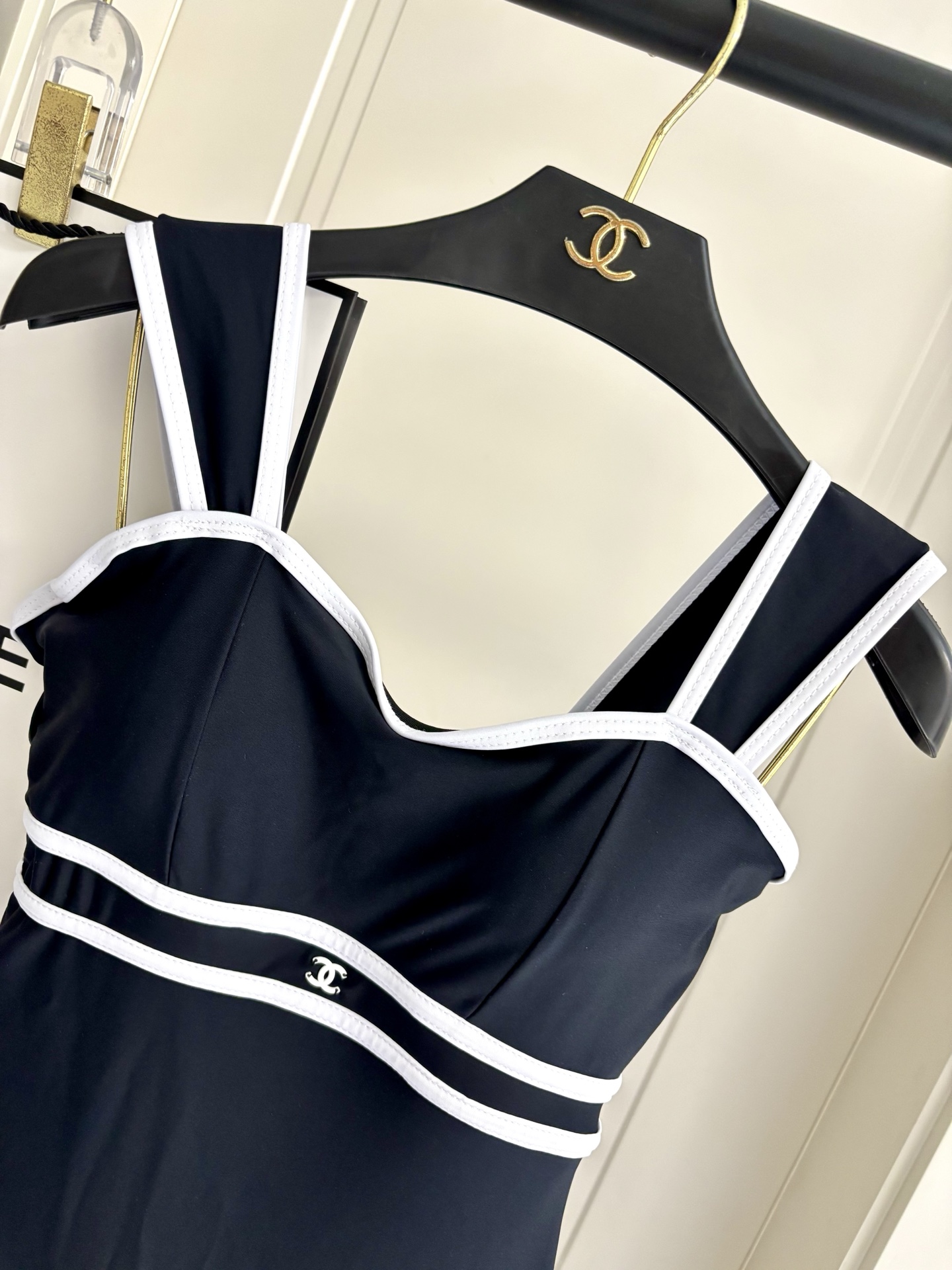 Chanel新款连体带钢托 👙❤️😍🥰适合多种场景的游泳衣🏊‍♀️海边 游泳池 温泉 水上乐园 漂流都可