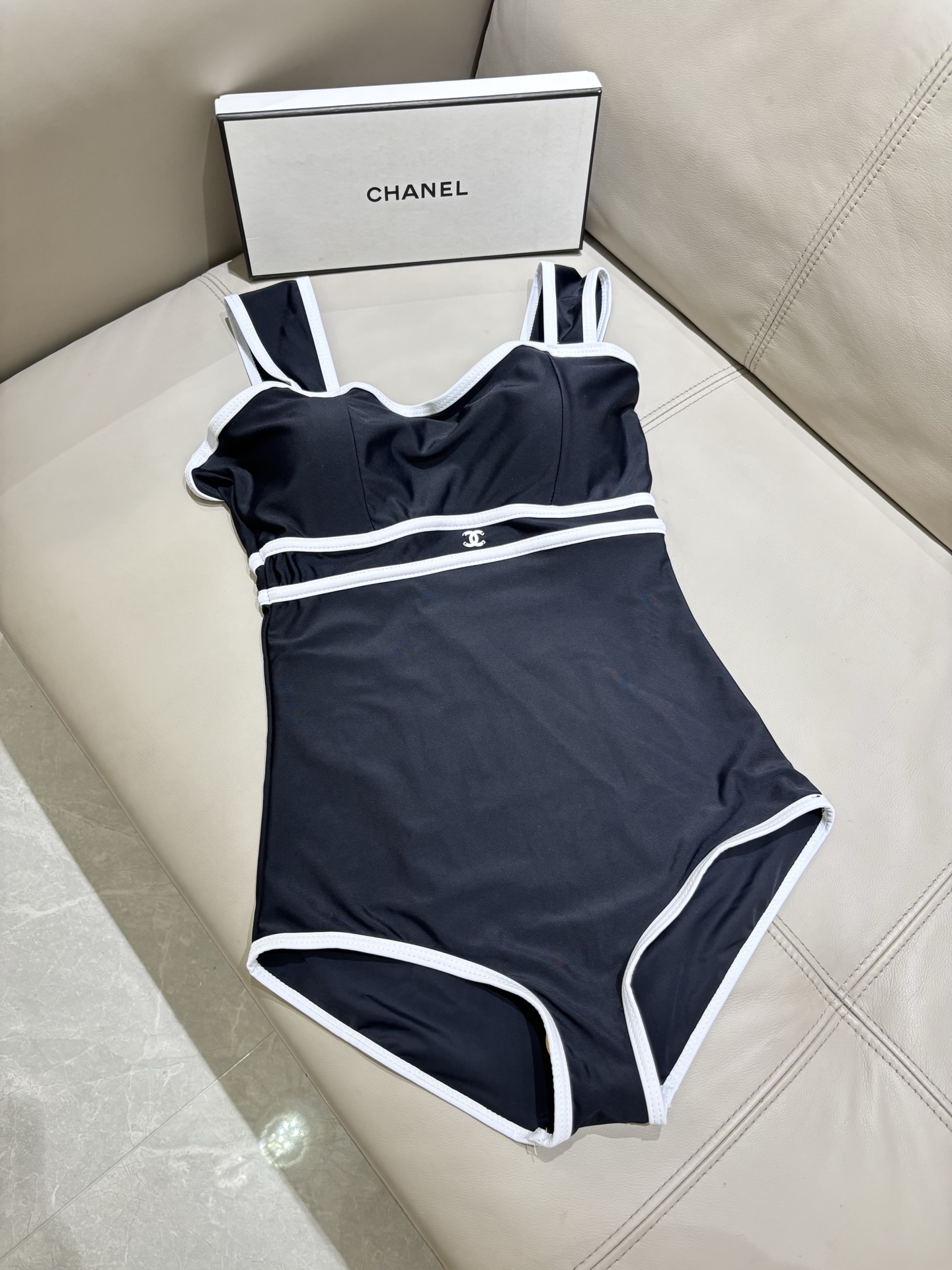 Chanel新款连体带钢托 👙❤️😍🥰适合多种场景的游泳衣🏊‍♀️海边 游泳池 温泉 水上乐园 漂流都可