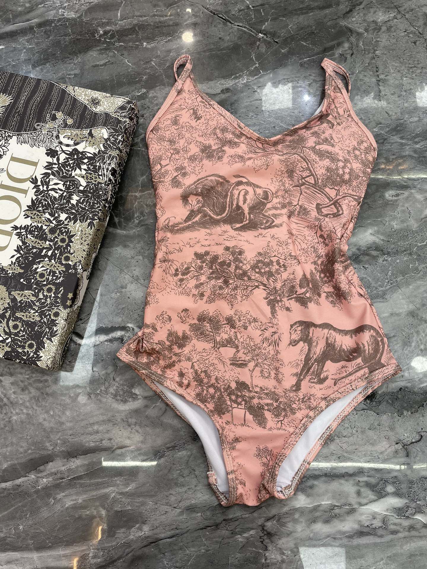 Dior 迪奥连体泳衣 强烈推荐！超显气质 😍🥰适合多种场景的游泳衣🏊‍♀️海边 游泳池 温泉 水上乐园