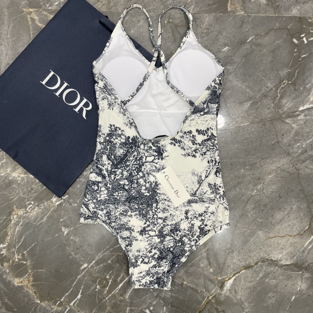 Dior 迪奥泳衣 强烈推荐！超显气质 😍🥰适合多种场景的游泳衣🏊‍♀️海边 游泳池 温泉 水上乐园 漂