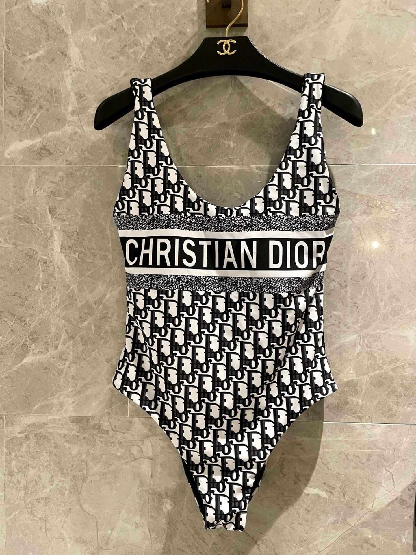 Dior迪奥泳衣👙❤️😍🥰适合多种场景的游泳衣🏊‍♀️海边 游泳池 温泉 水上乐园 漂流都可以😌内搭外穿