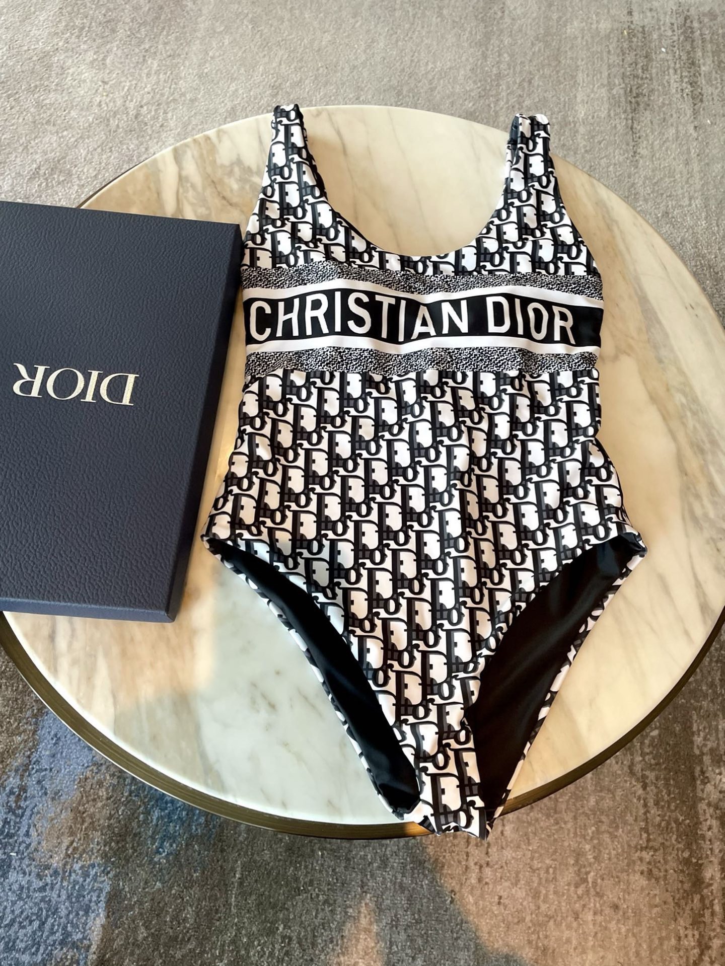 Dior迪奥泳衣👙❤️😍🥰适合多种场景的游泳衣🏊‍♀️海边 游泳池 温泉 水上乐园 漂流都可以😌内搭外穿